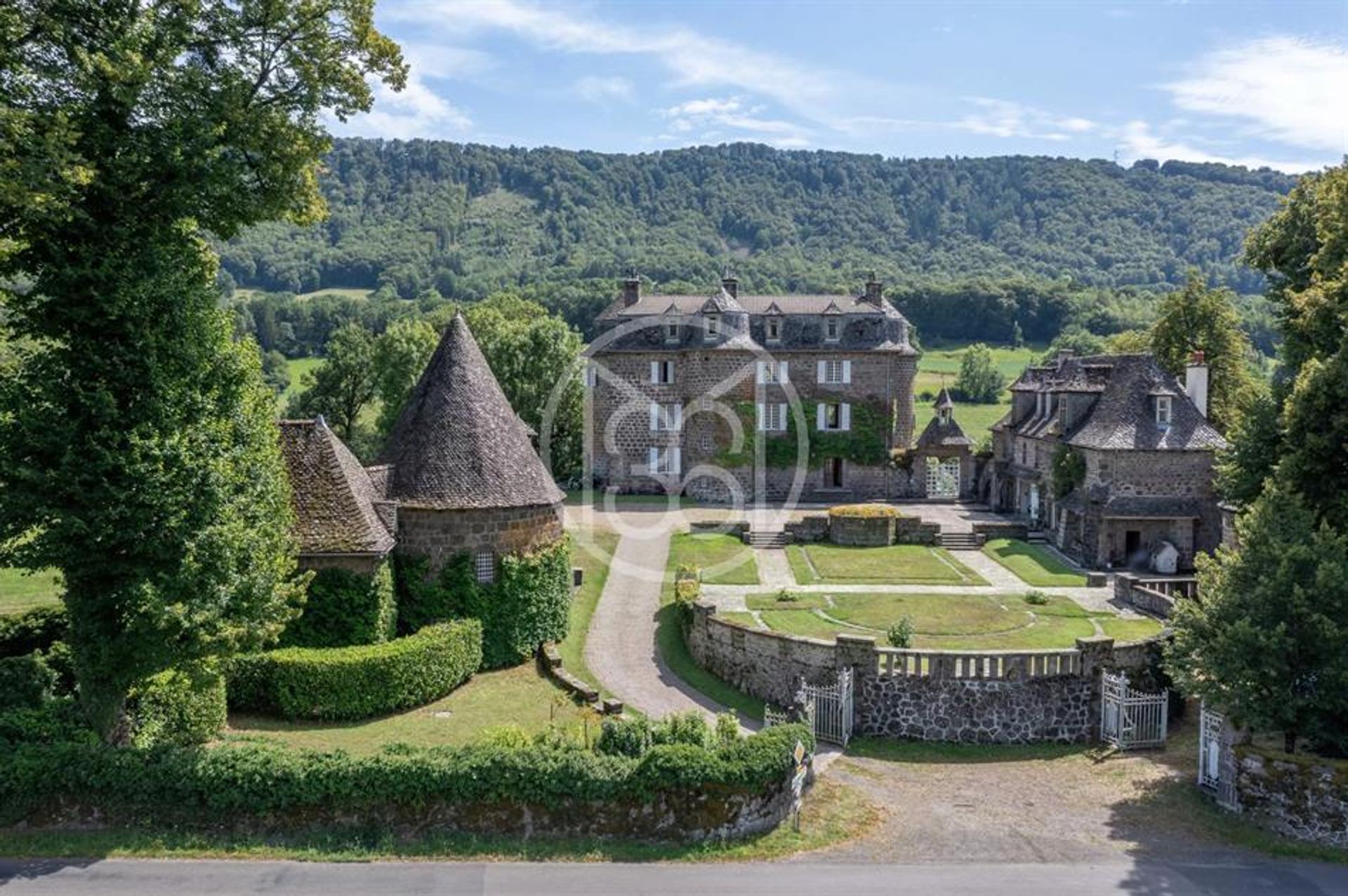 Hus i Marmanhac, Auvergne-Rhône-Alpes 12116928