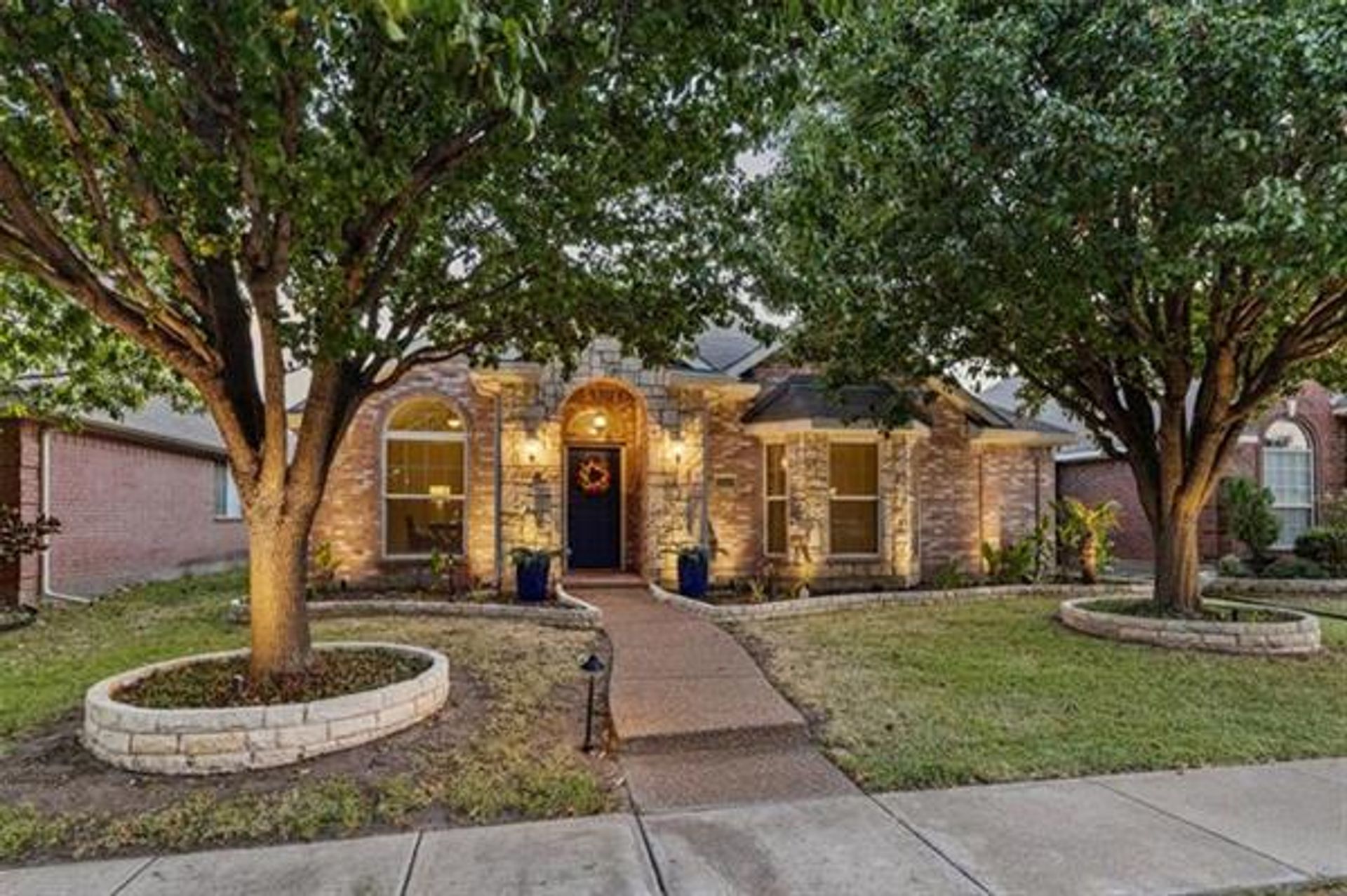 House in The Colony, Texas 12116991