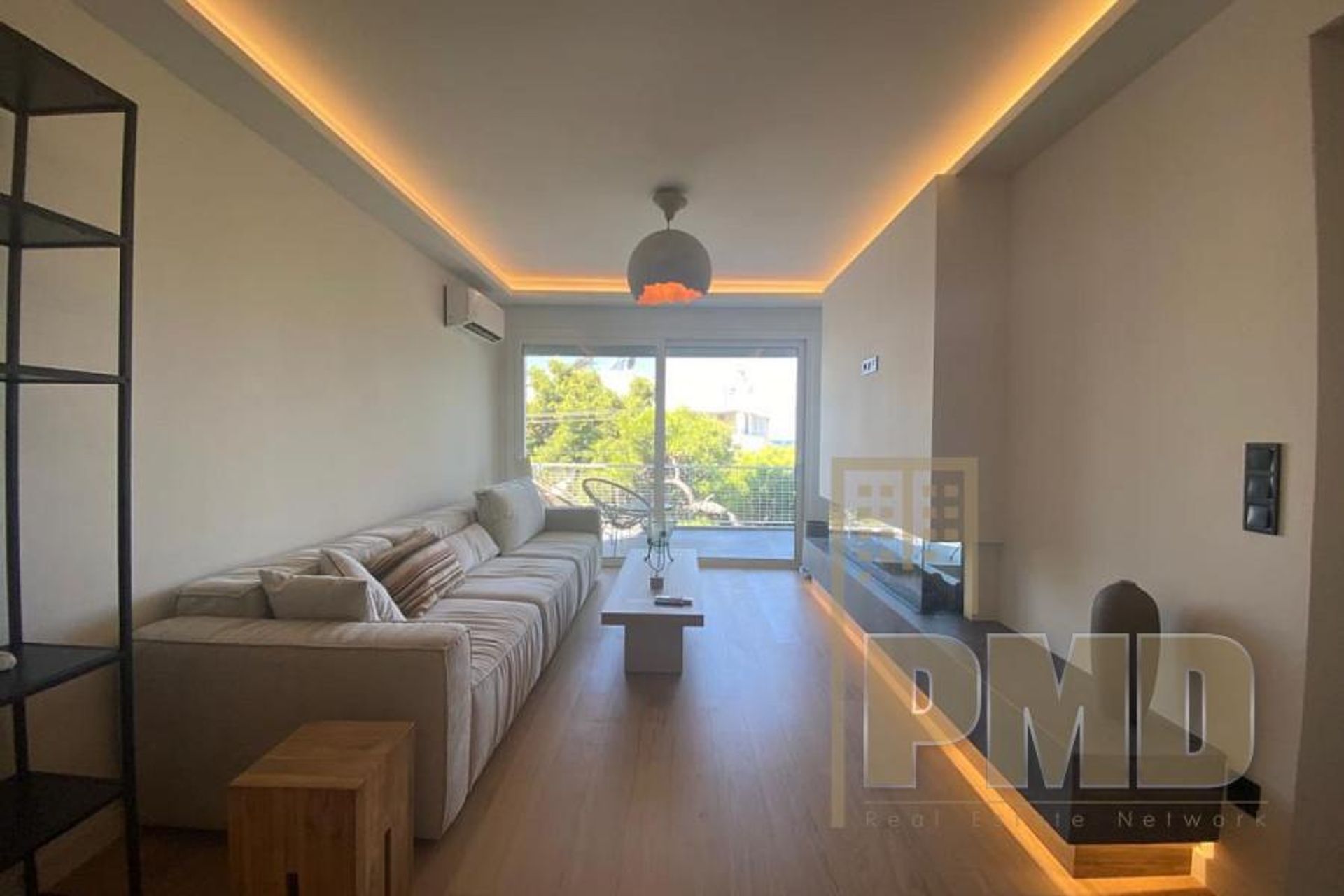 Condominium in Vouliagmeni,  12118656