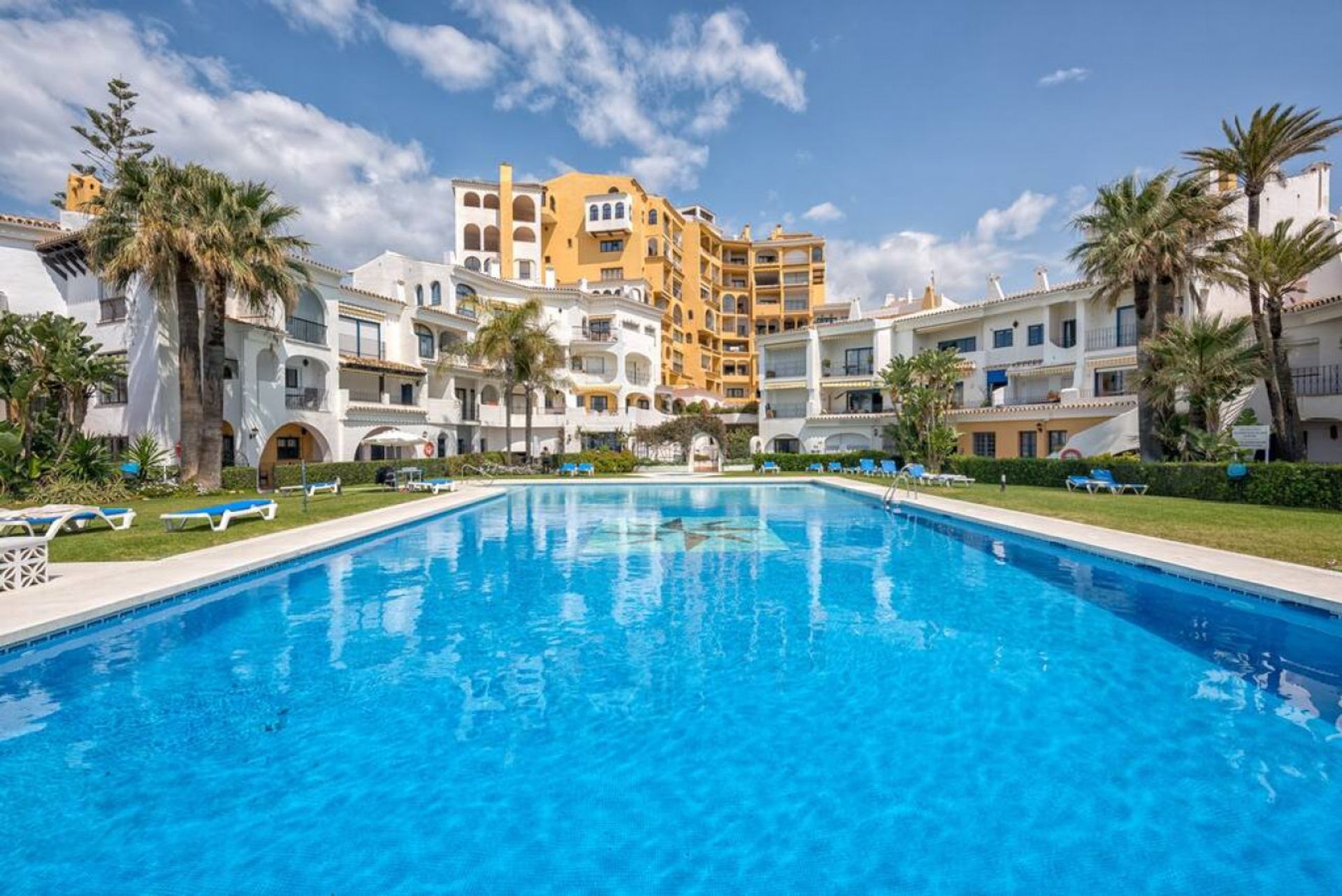 Condominium in Marbella, Andalusia 12118765