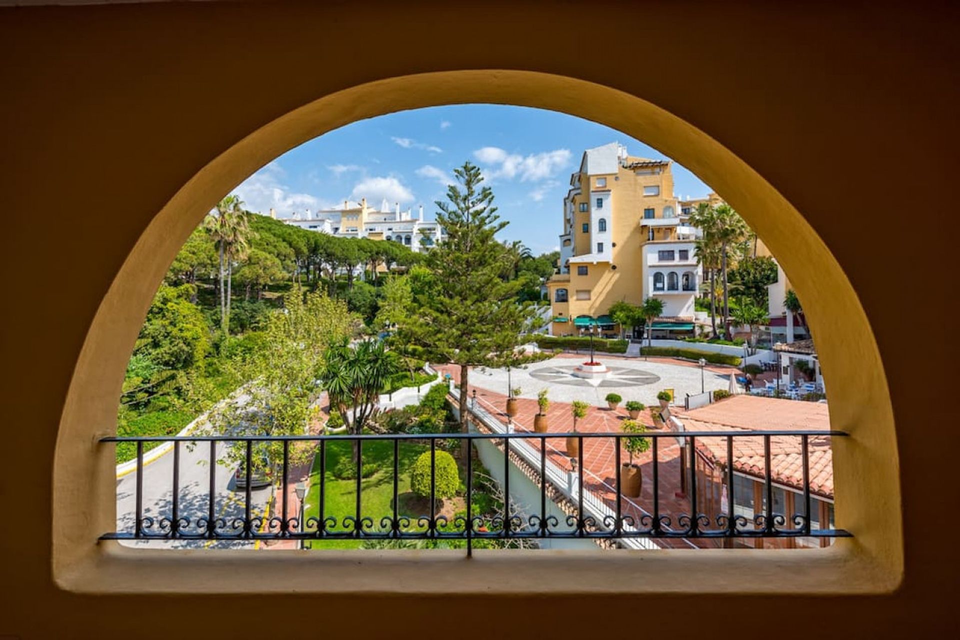 Condominium in Marbella, Andalusia 12118765