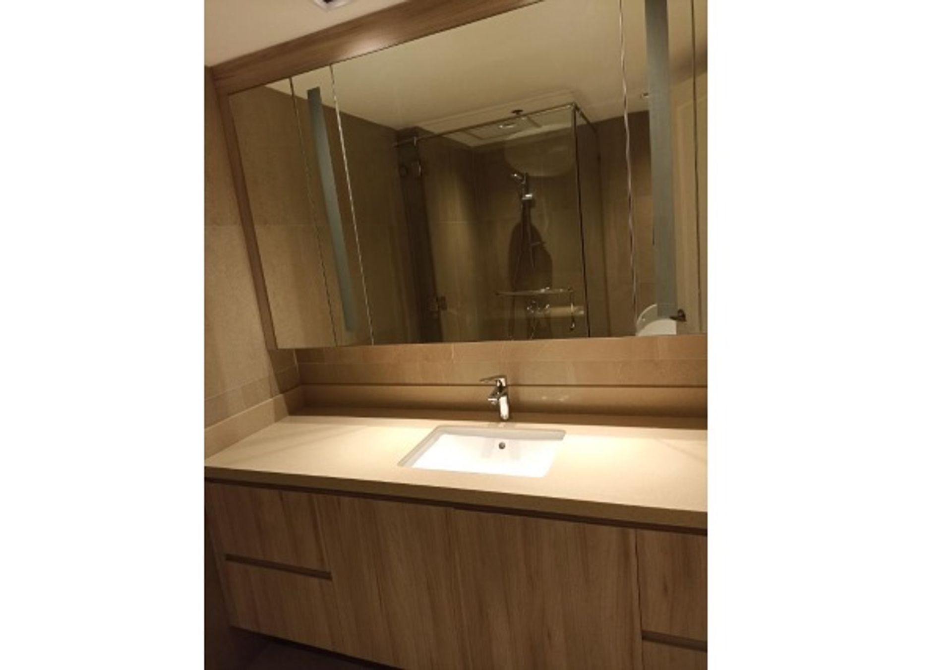 Condominium in Urdaneta, Makati 12123103