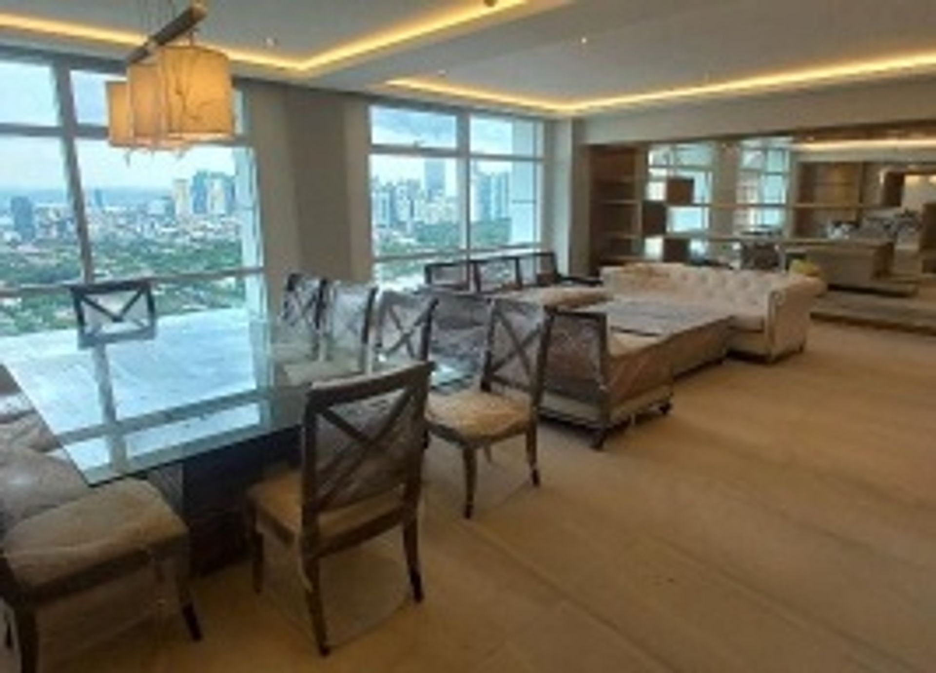 Condominium in Urdaneta, Makati 12123103