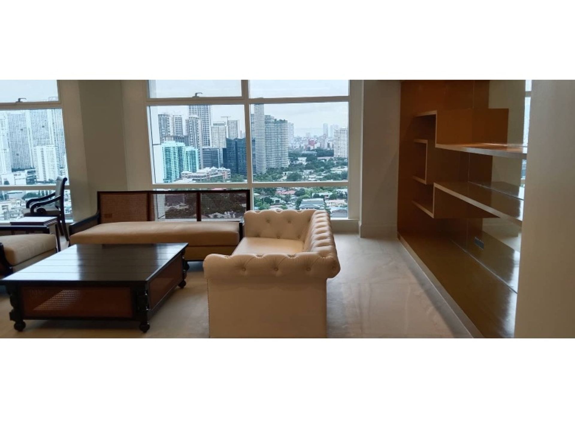 Condominium dans Urdaneta, Makati 12123103