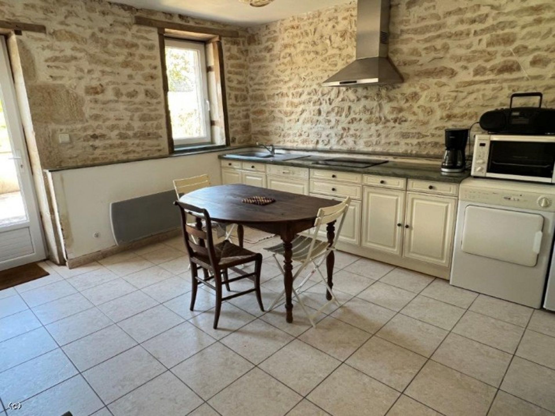 Huis in Civray, Nouvelle-Aquitaine 12124550