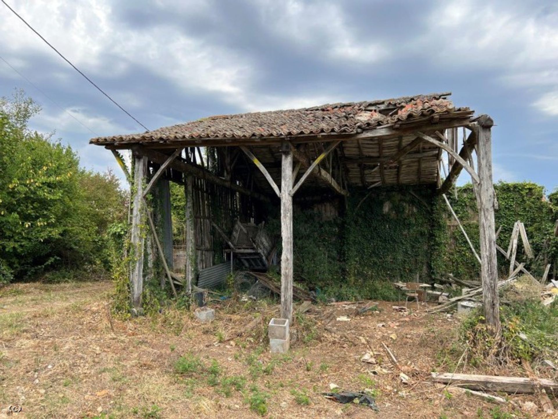 Rumah di Ruffec, Nouvelle-Aquitaine 12124551