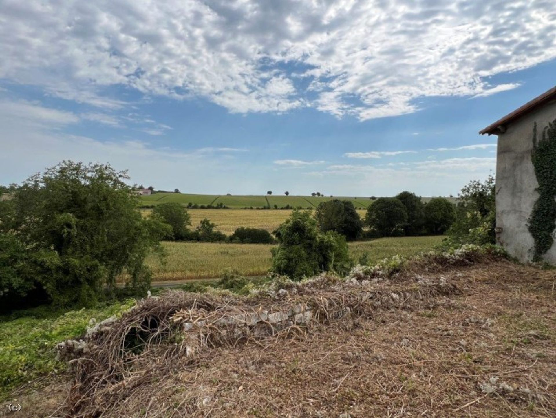 Rumah di Ruffec, Nouvelle-Aquitaine 12124551