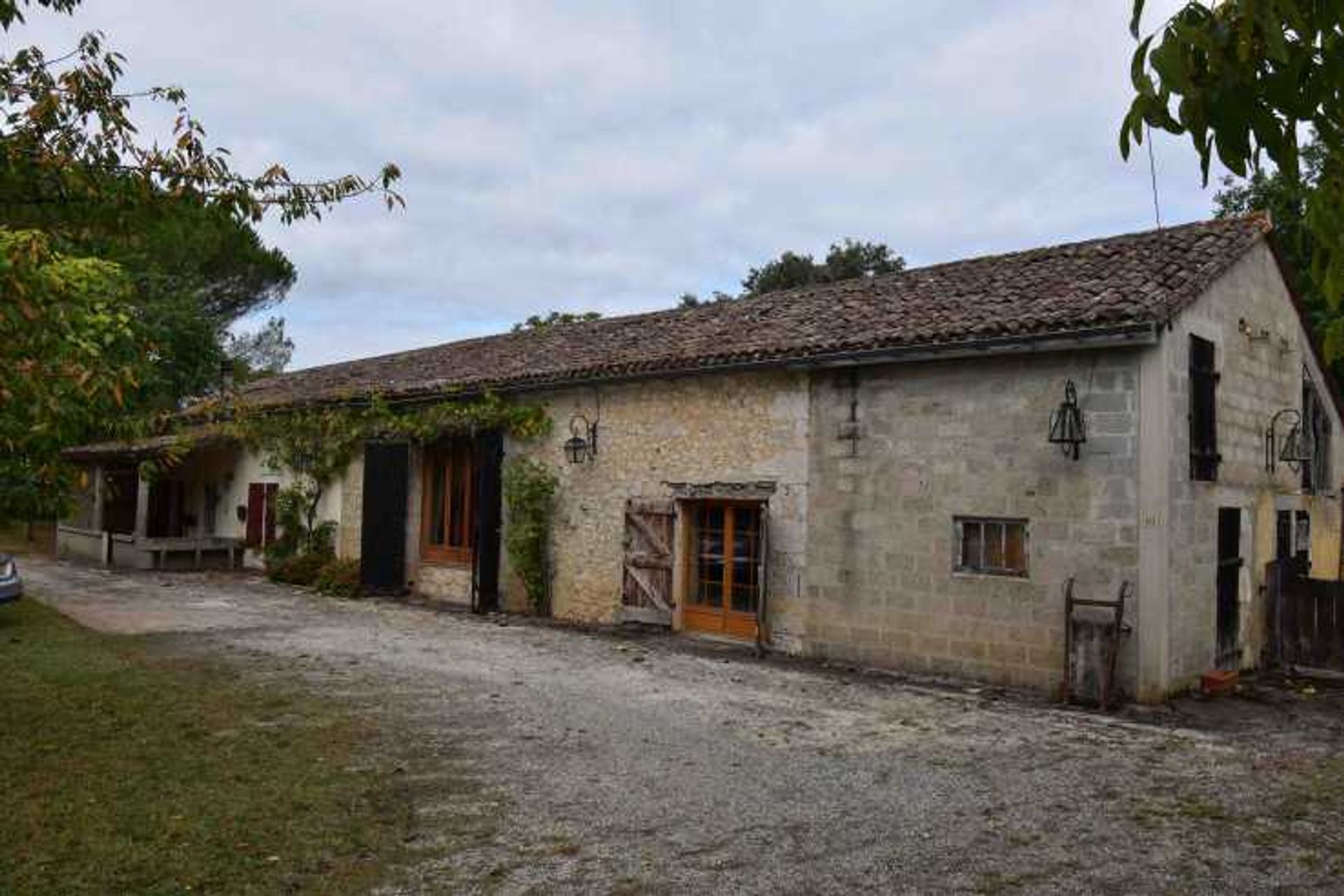 casa en Monmadales, Nouvelle-Aquitaine 12125601