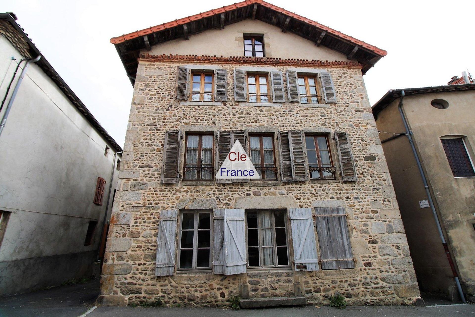 σπίτι σε Saint-Bonnet-le-Bourg, Ωβέρνη-Ροδανός-Άλπεις 12126519