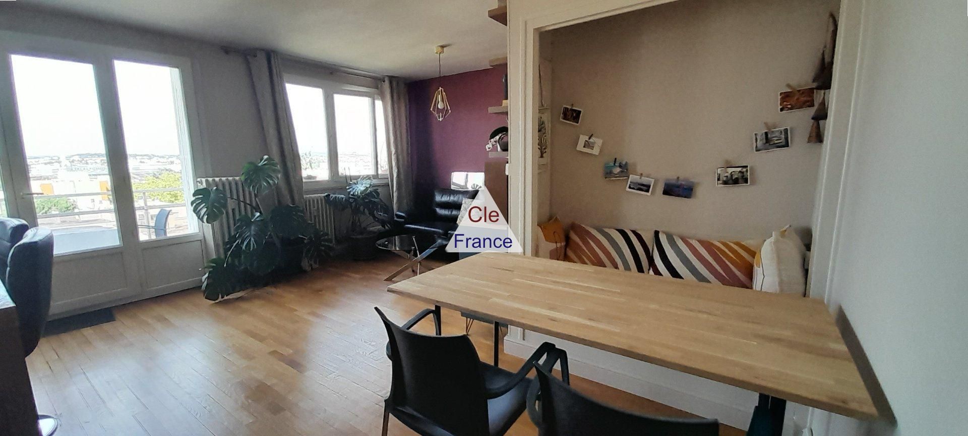 Condominium in Dijon, Bourgogne-Franche-Comte 12126521