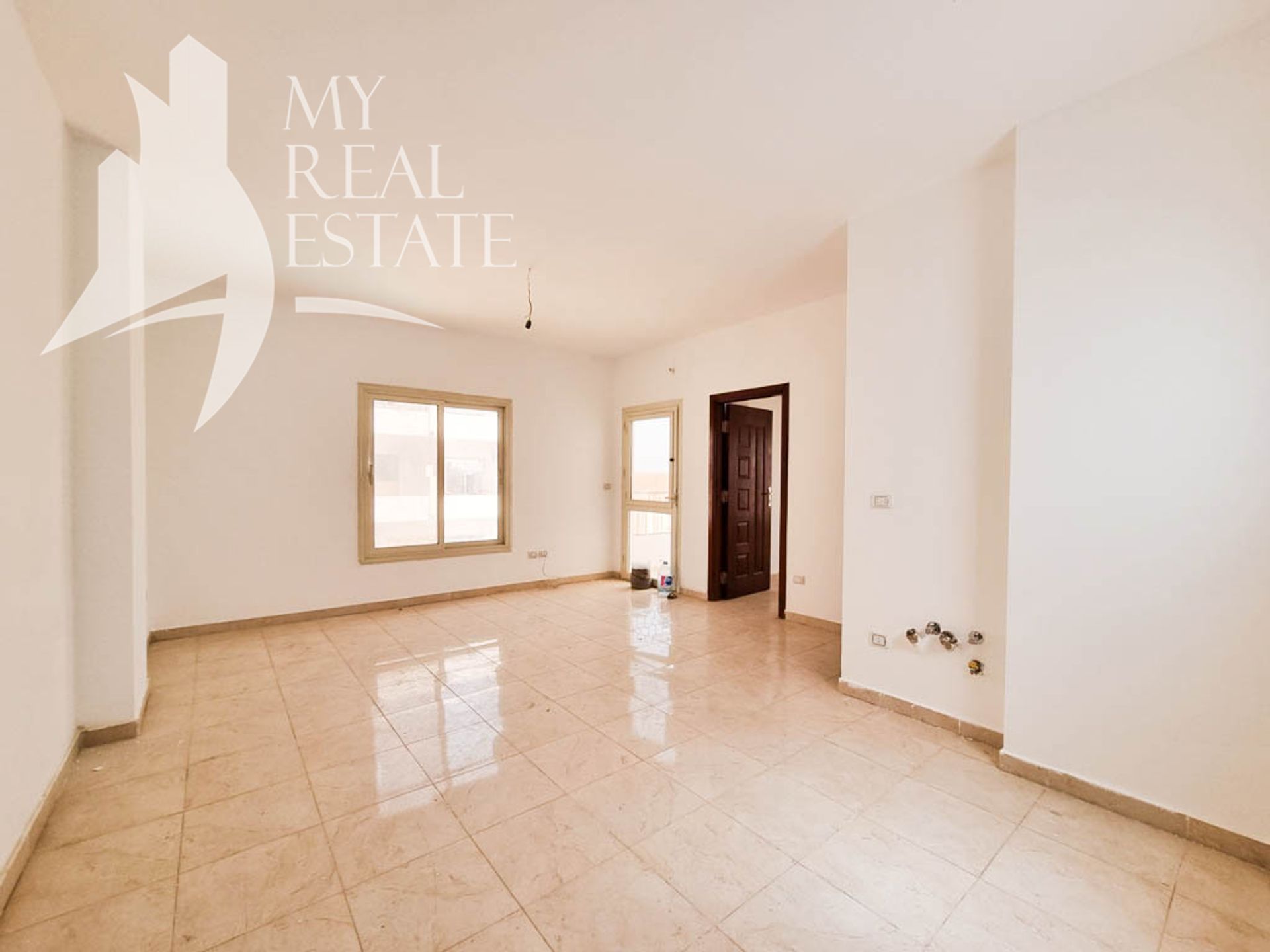 Condominium in Al Ghardaqah, Al Baḩr al Aḩmar 12127407