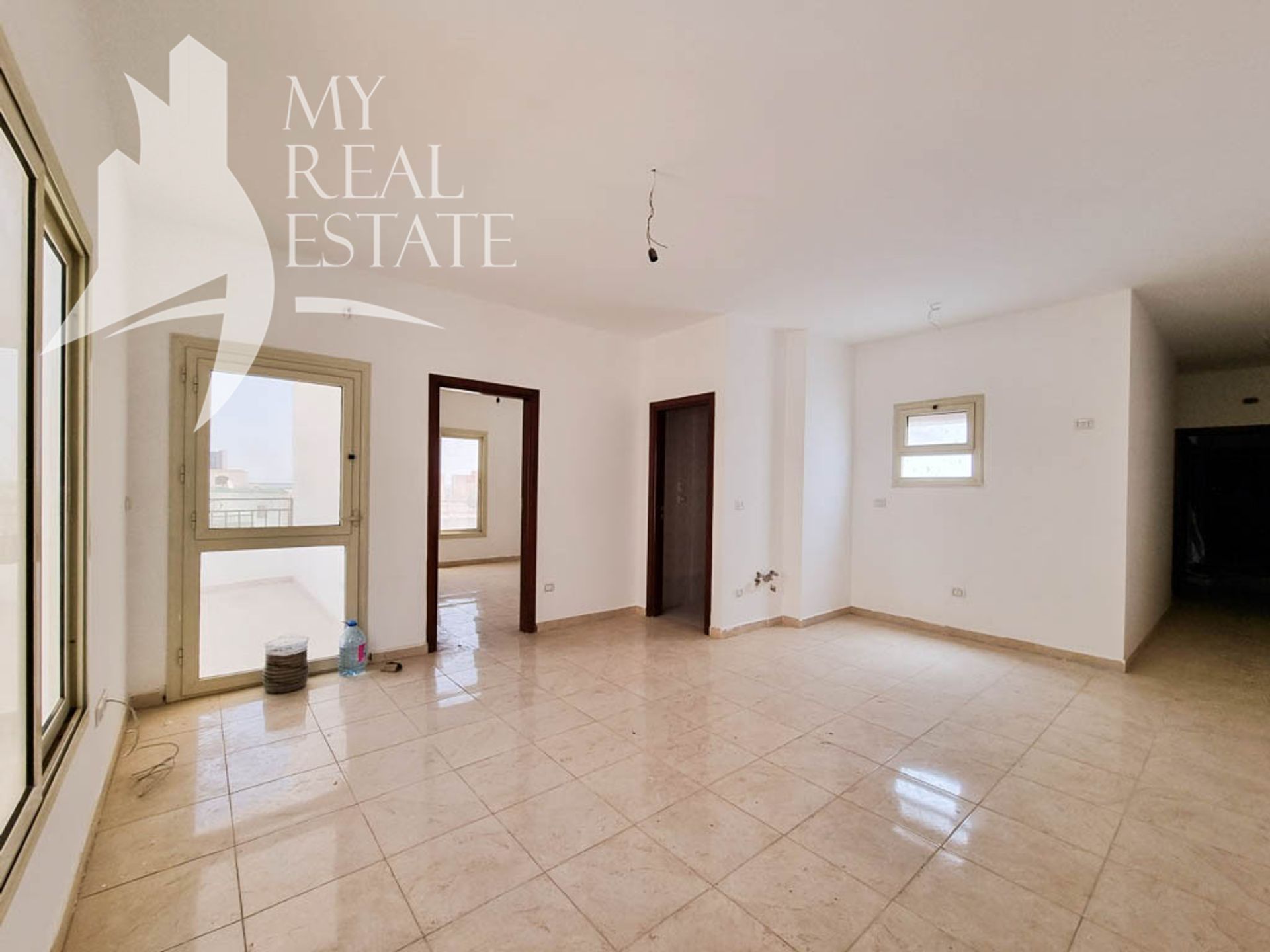 Condominium in Al Ghardaqah, Al Baḩr al Aḩmar 12127407