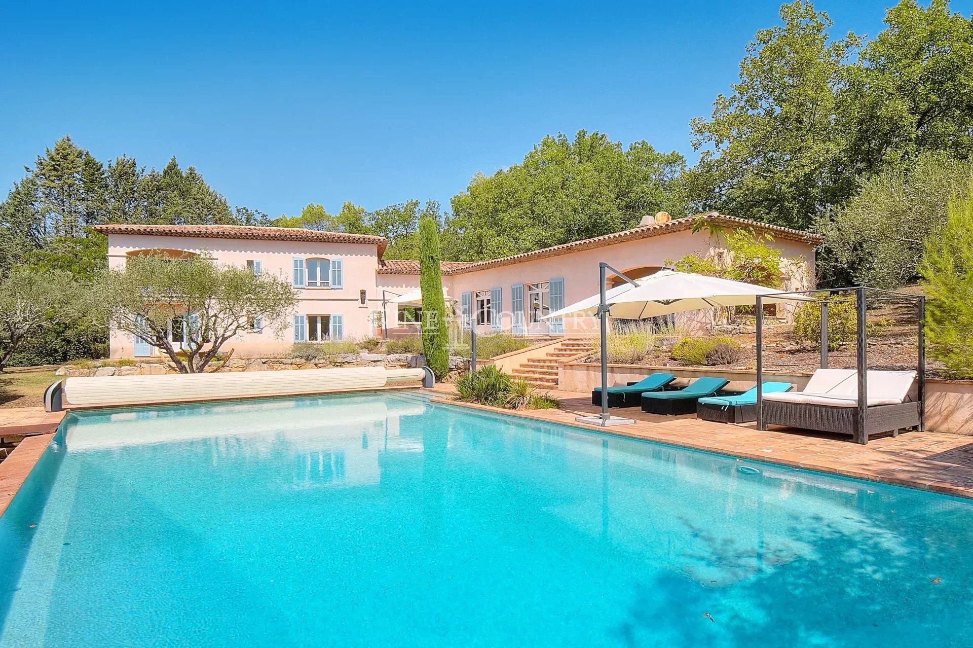 casa no Saint-Paul-en-Foret, Provence-Alpes-Cote d'Azur 12129235