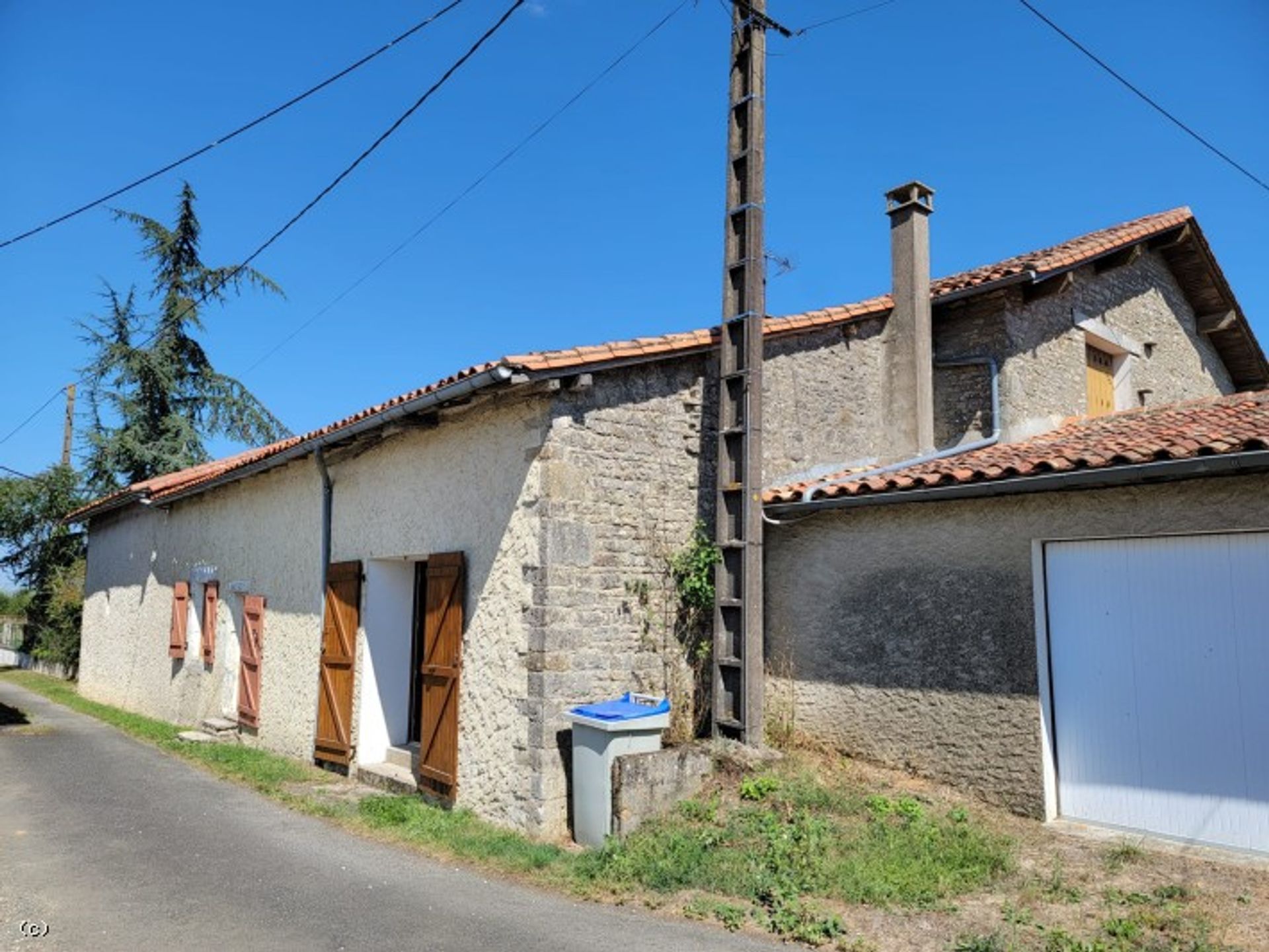 Rumah di Charroux, Nouvelle-Aquitaine 12131826