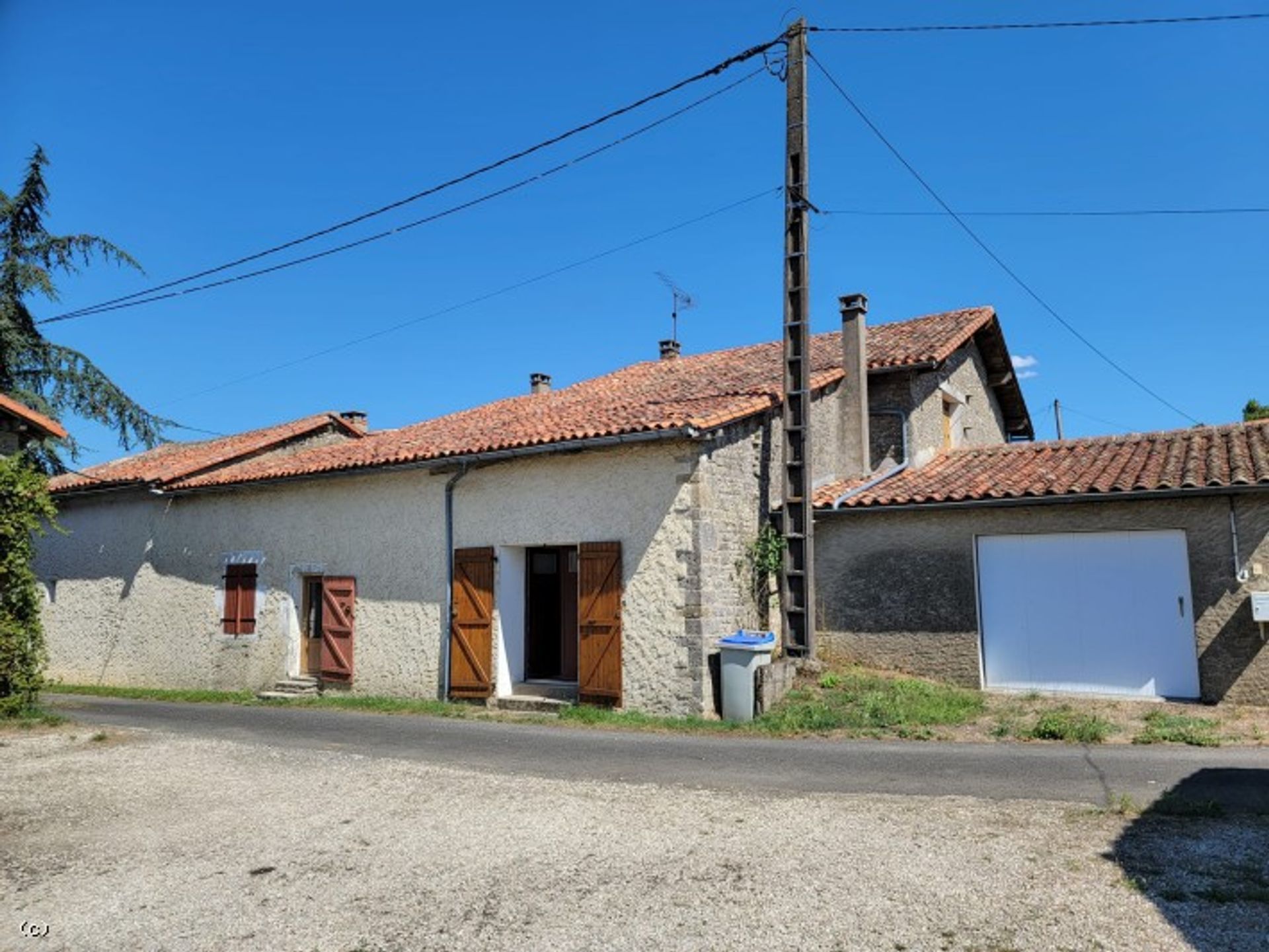 Rumah di Charroux, Nouvelle-Aquitaine 12131826