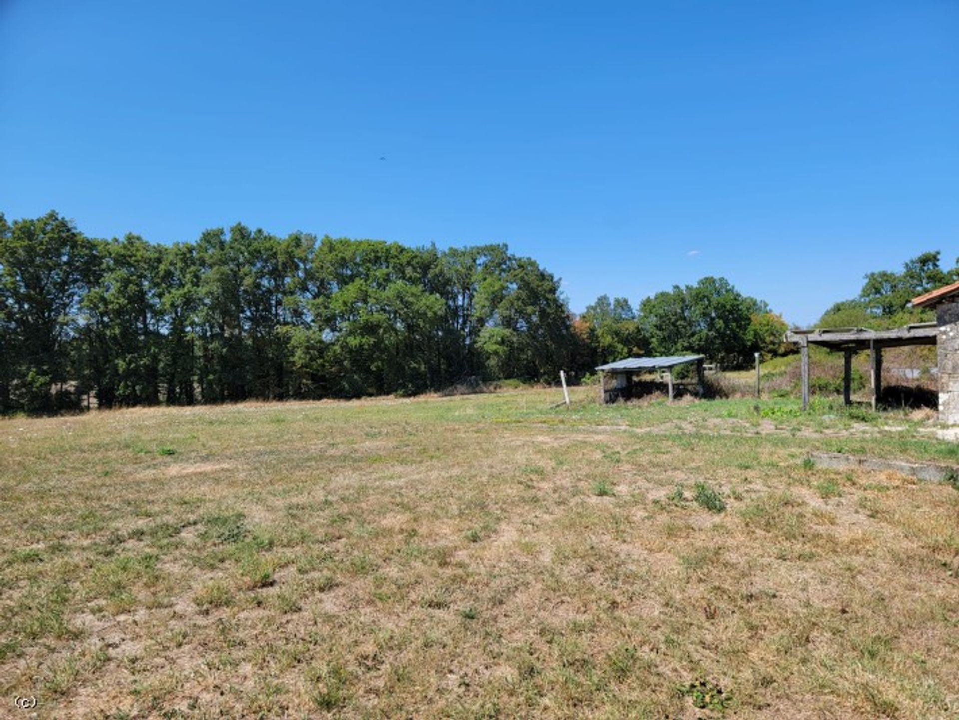 Rumah di Charroux, Nouvelle-Aquitaine 12131826