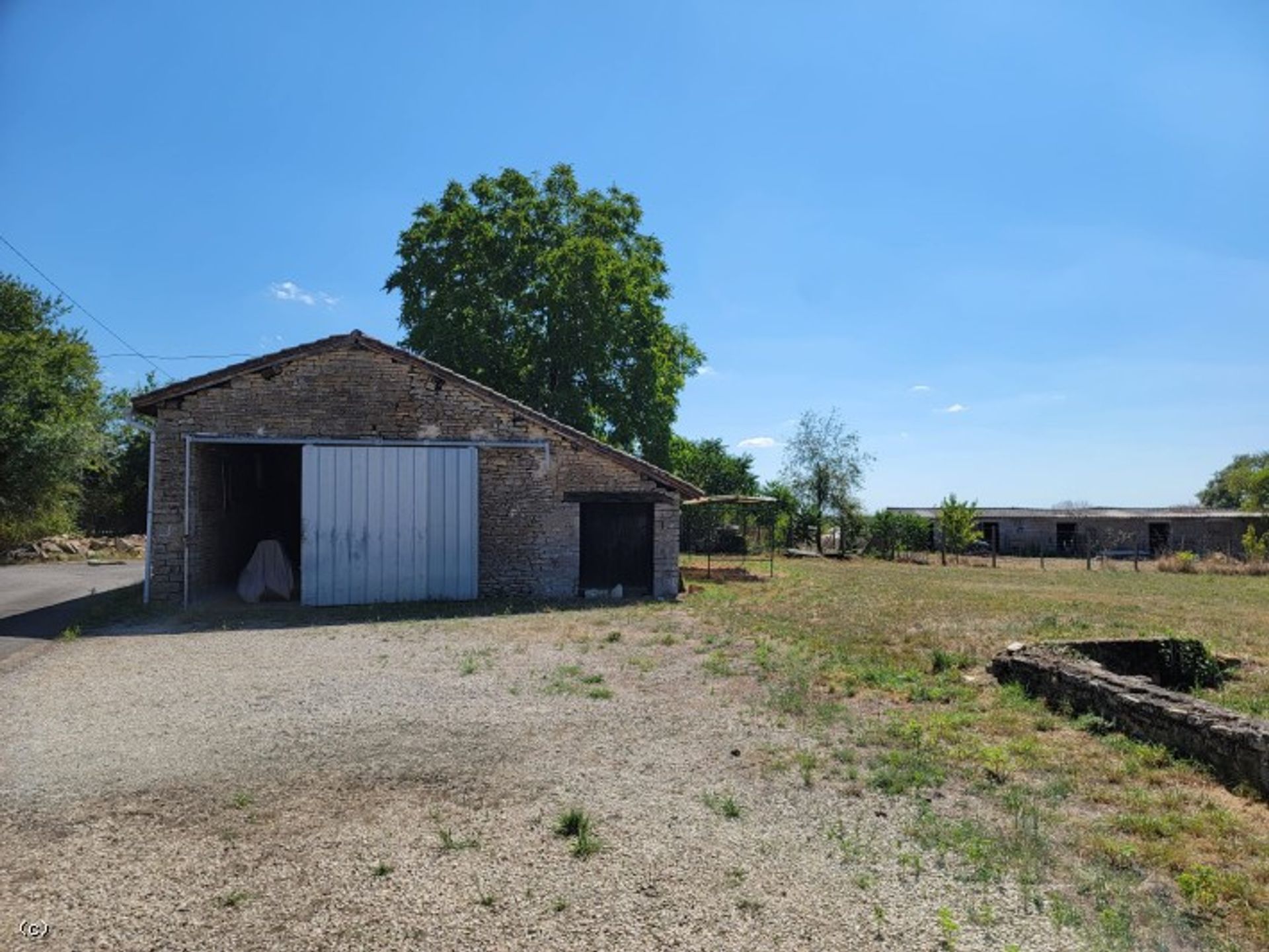 Rumah di Charroux, Nouvelle-Aquitaine 12131826