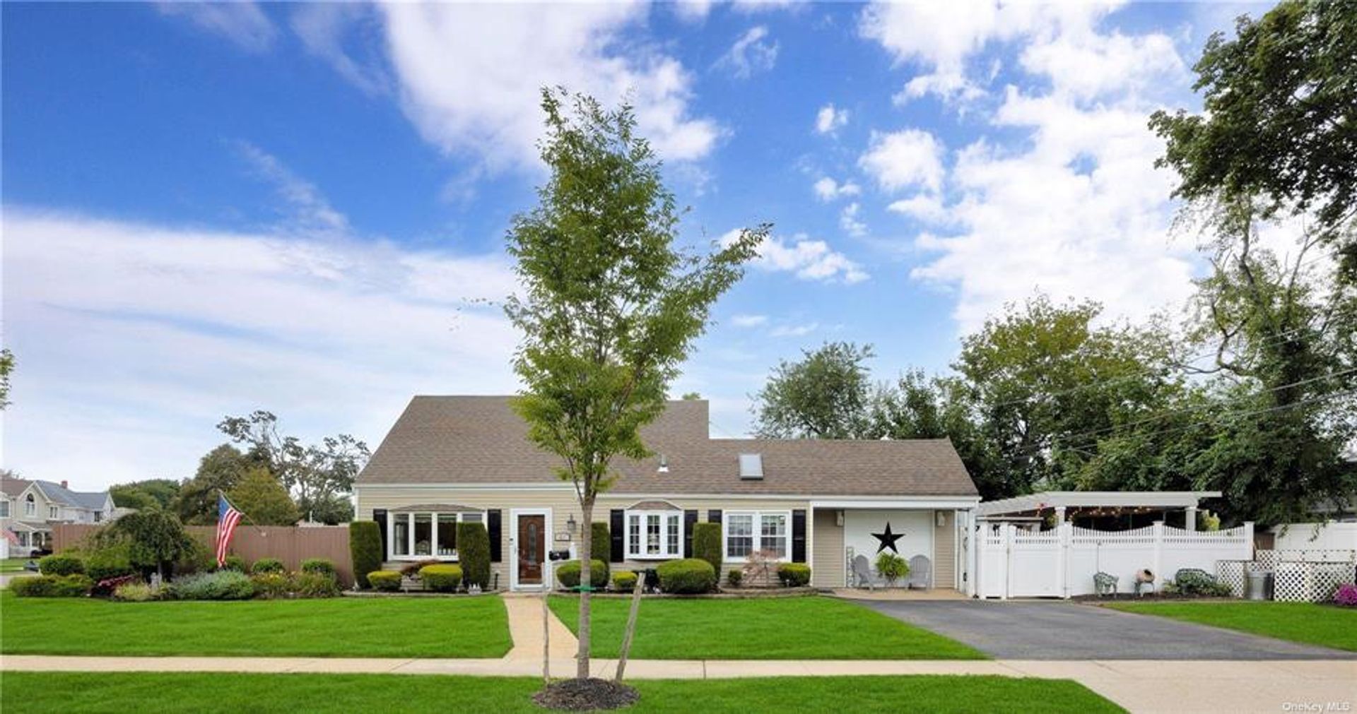 House in Levittown, New York 12133797