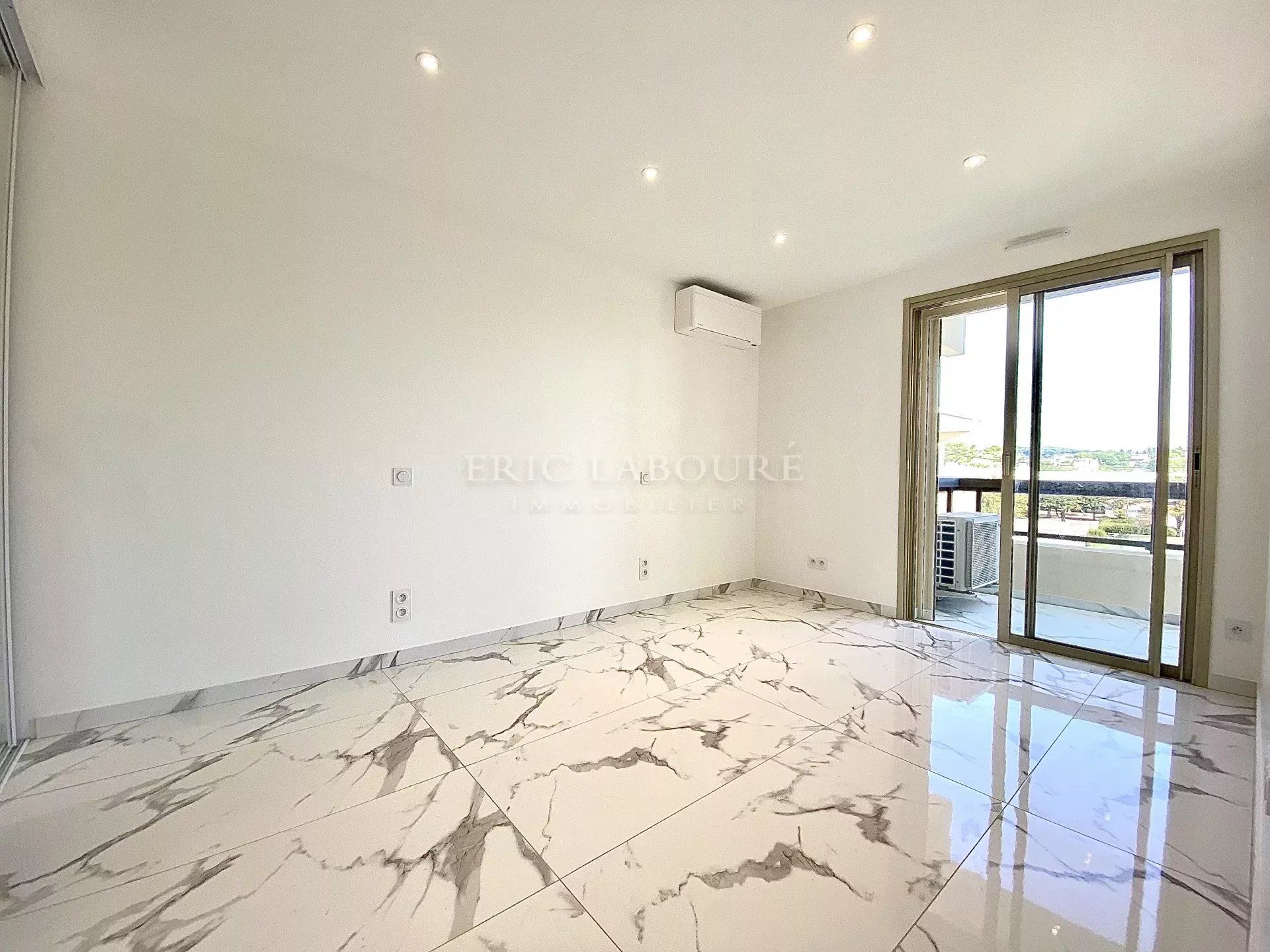 Condominio en Juan-les-Pins, Alpes-Maritimes 12133993