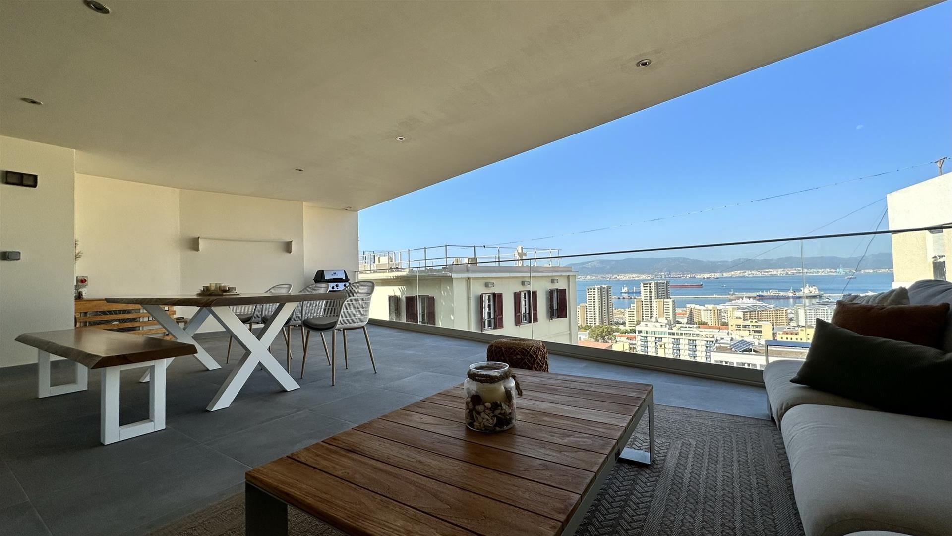 Condominium in La Linea de la Concepción, Andalusië 12136010