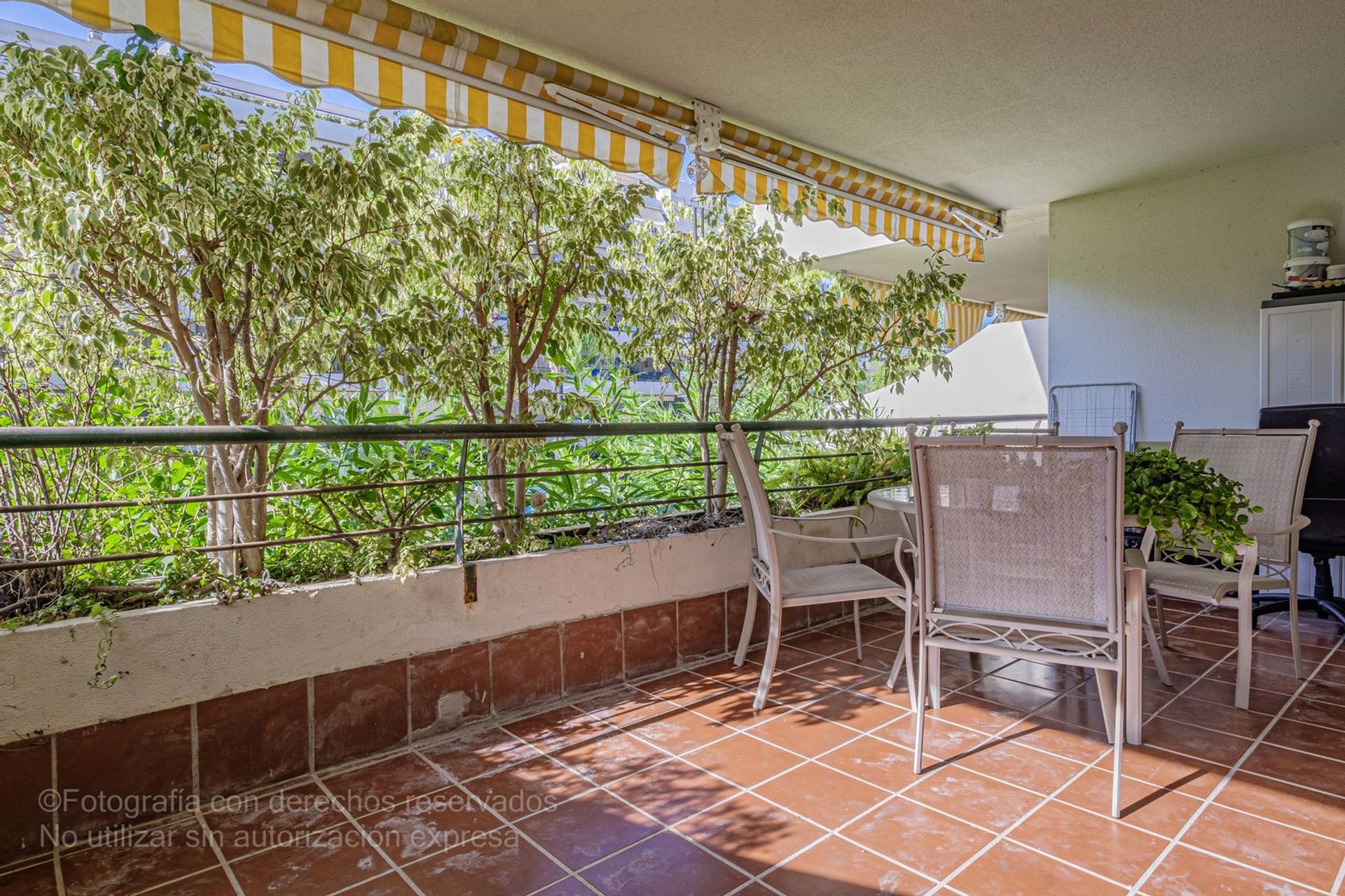 Condominium in Benahavis, Andalusia 12136078