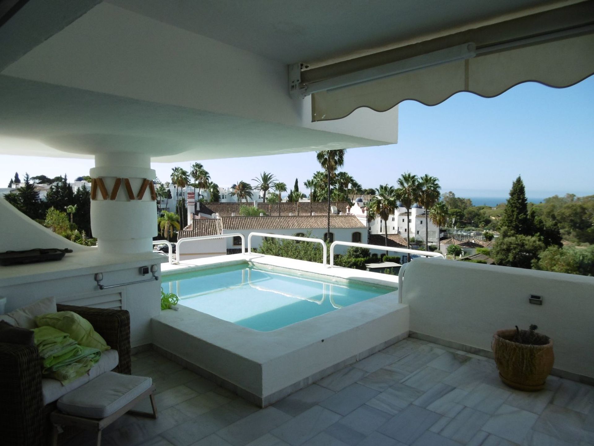 Condominium in Marbella, Andalusia 12136192