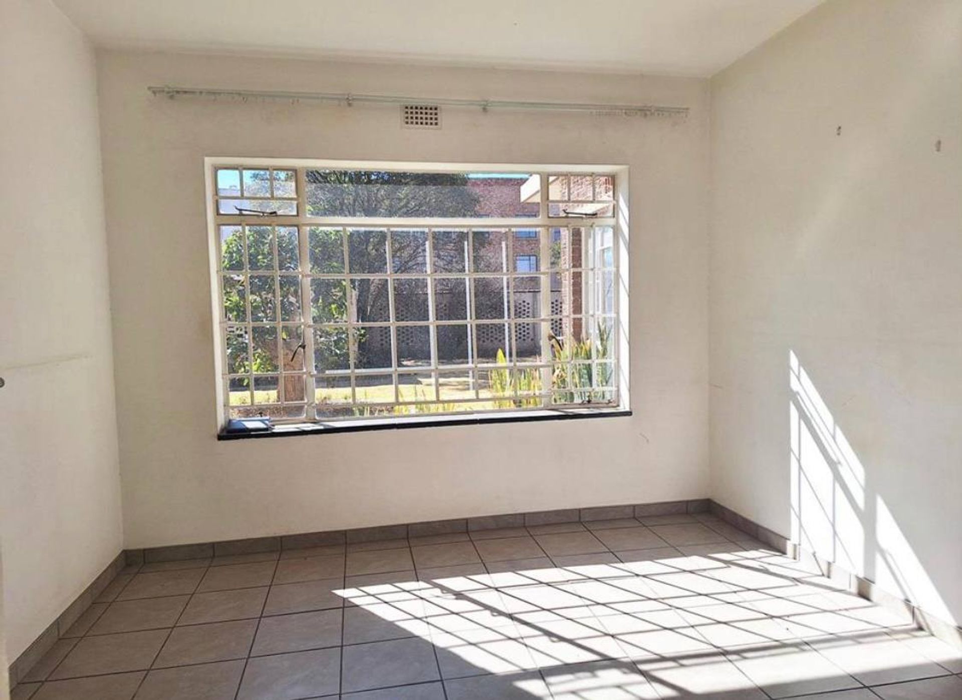 Condominium in Benoni, 42 Harrison Street 12141696