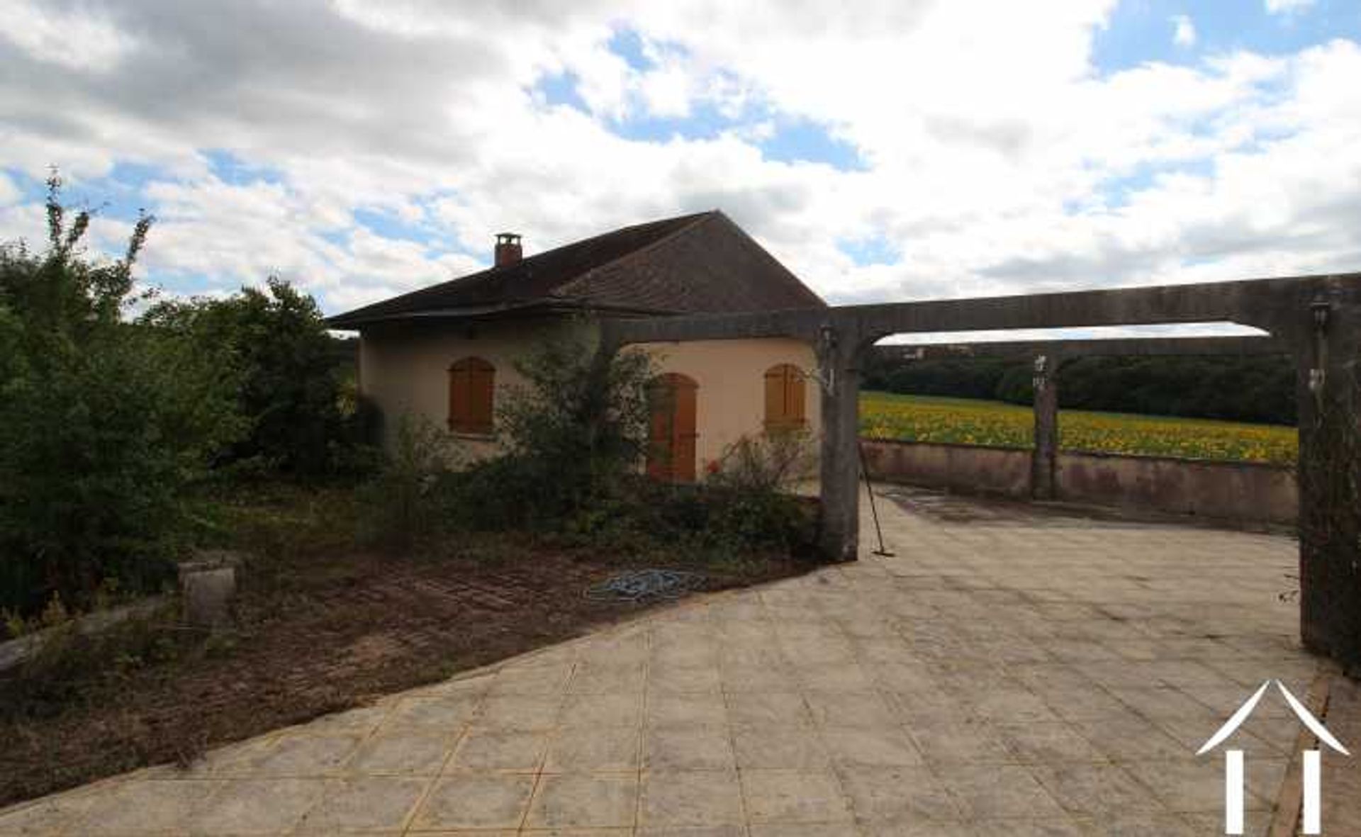 House in La Chapelle-Saint-Andre, Bourgogne-Franche-Comte 12143683