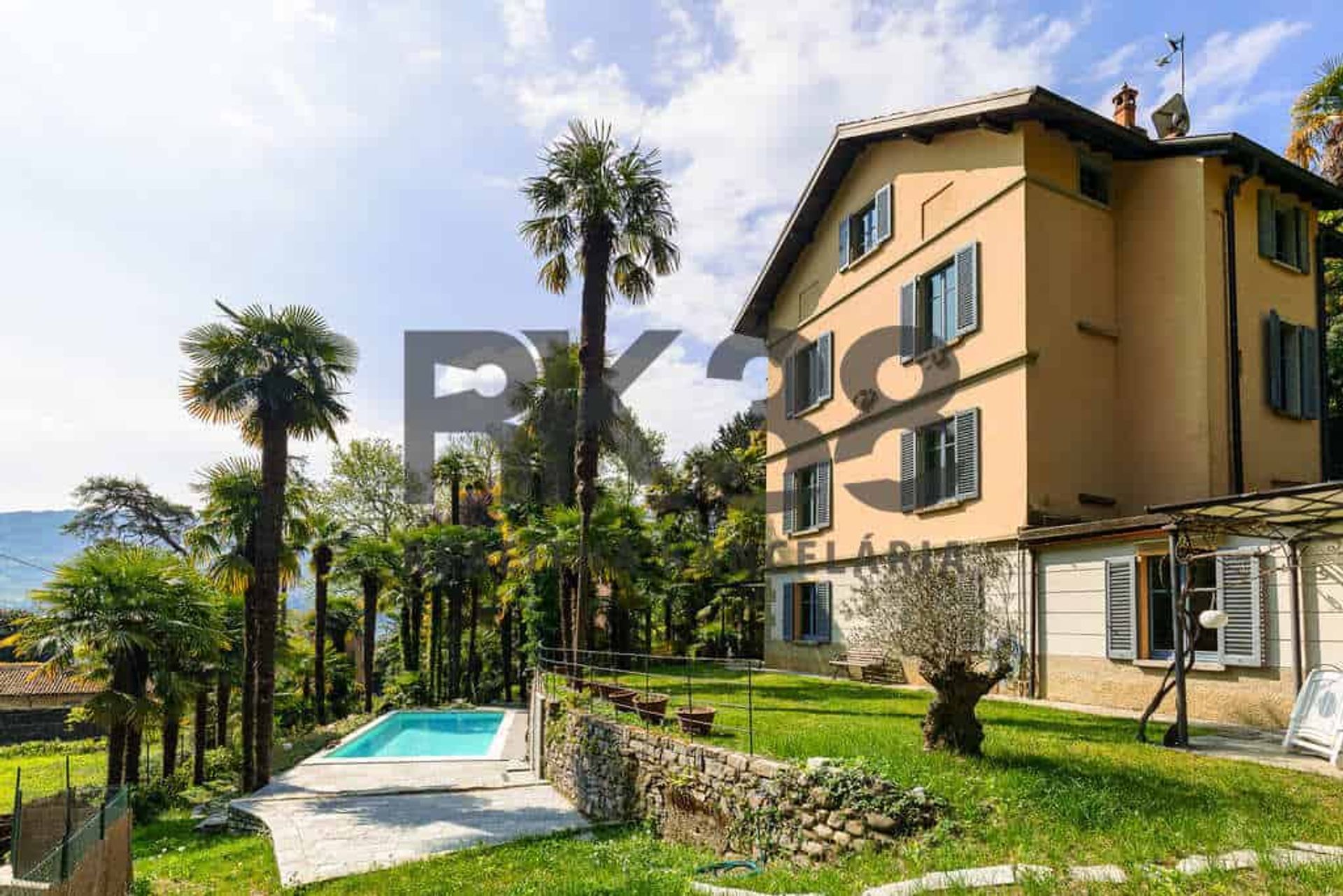 Condominium in Tremezzo, Lombardy 12146324