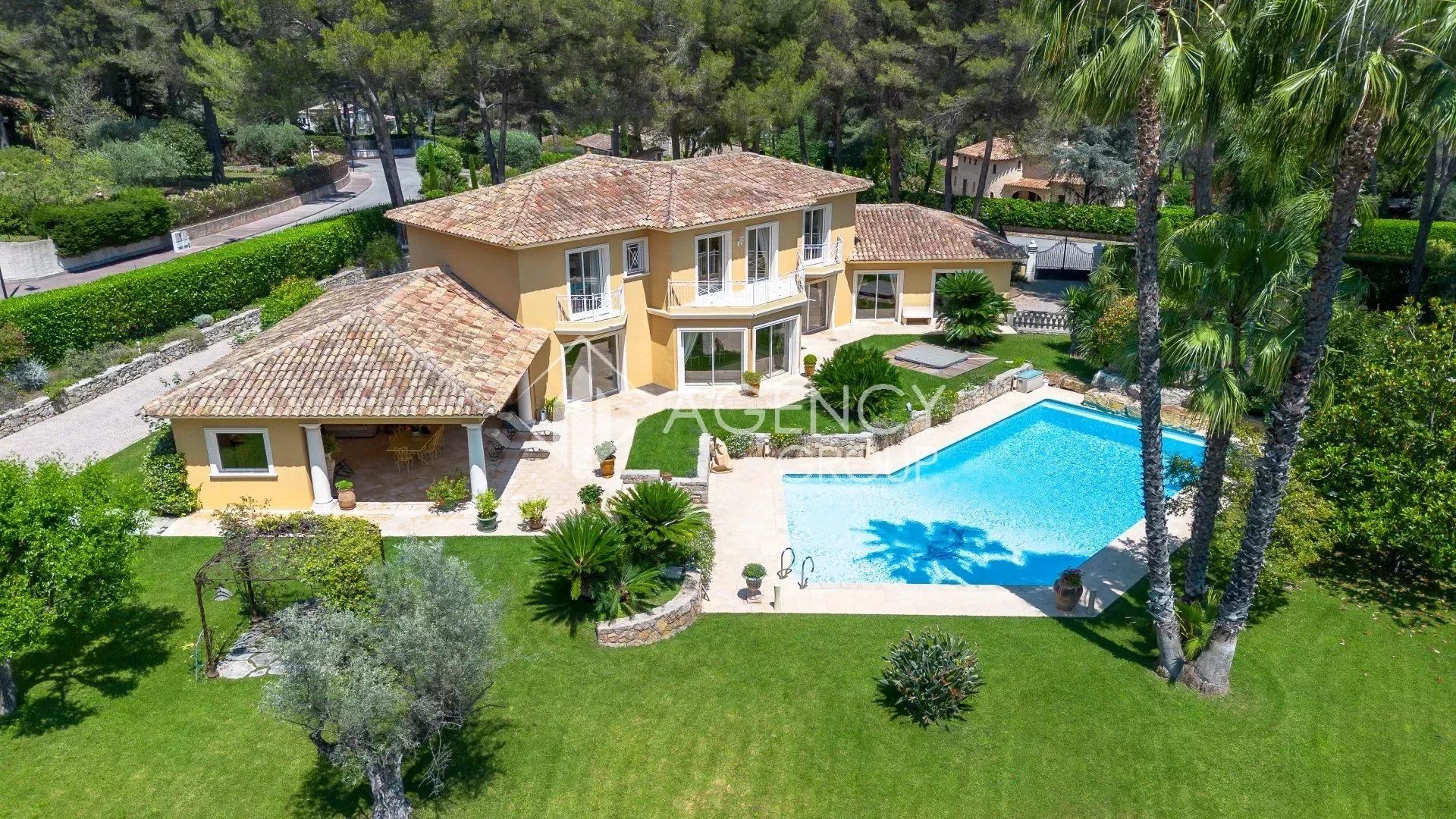 rumah dalam Mougins, Provence-Alpes-Côte d'Azur 12149603