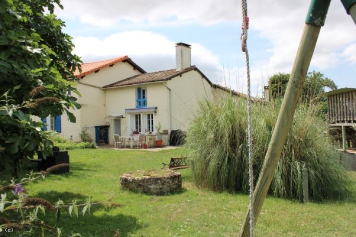 House in Villefagnan, Nouvelle-Aquitaine 12151966