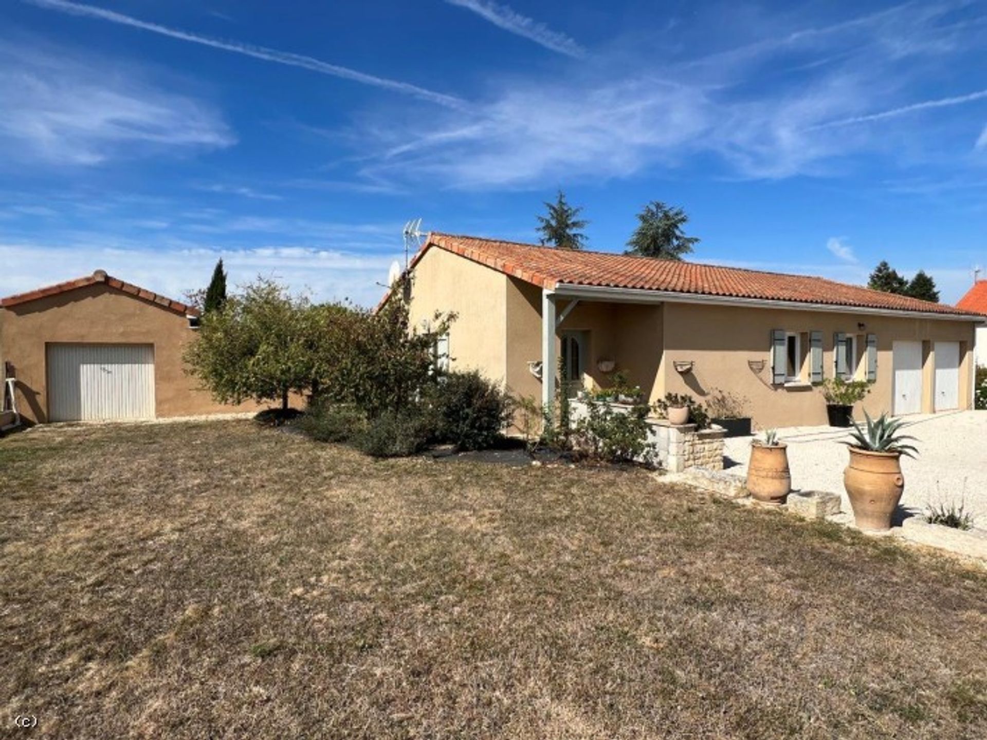 Haus im Verteuil-sur-Charente, Neu-Aquitanien 12152063