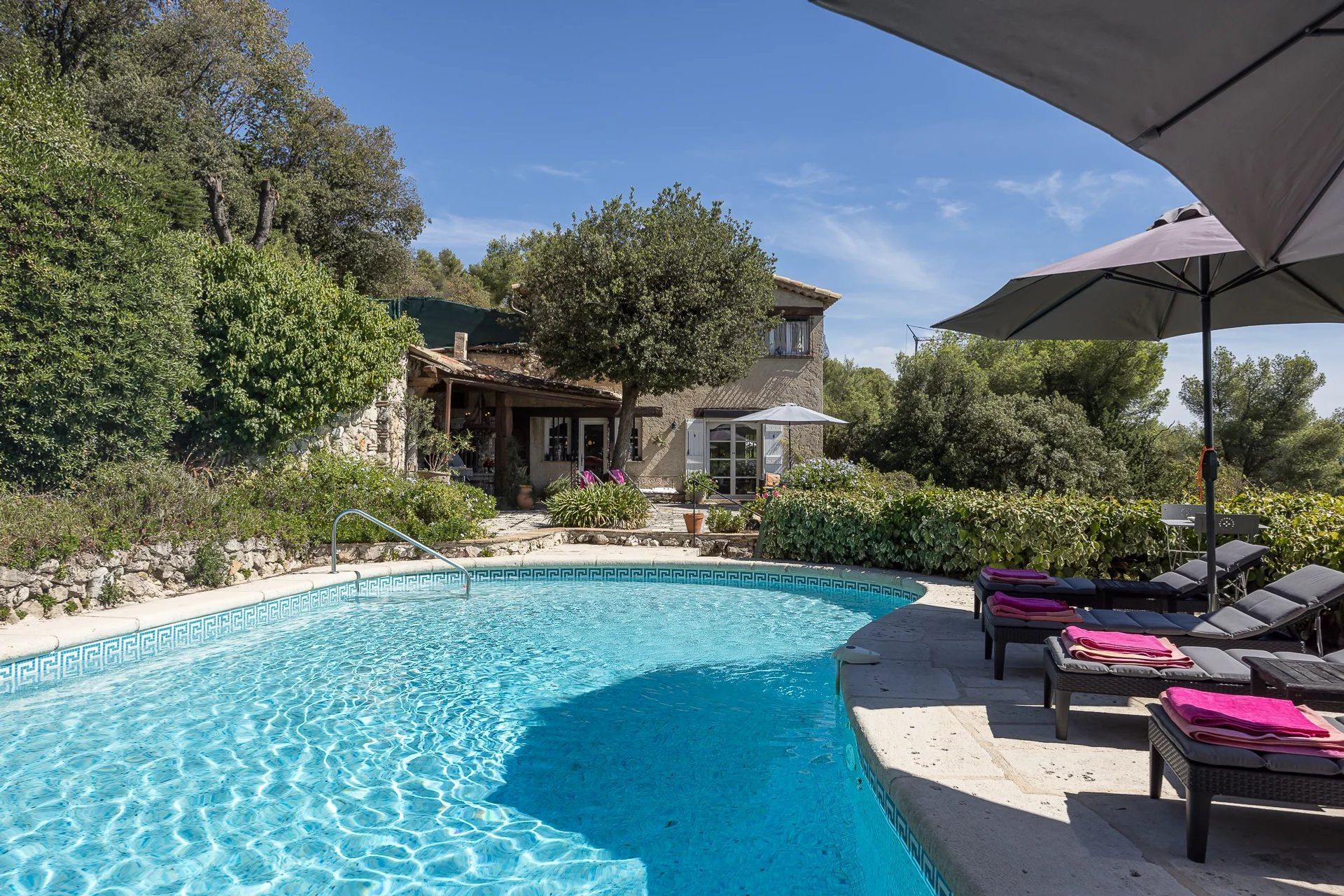 Rumah di Tourrettes-sur-Loup, Provence-Alpes-Côte d'Azur 12152371