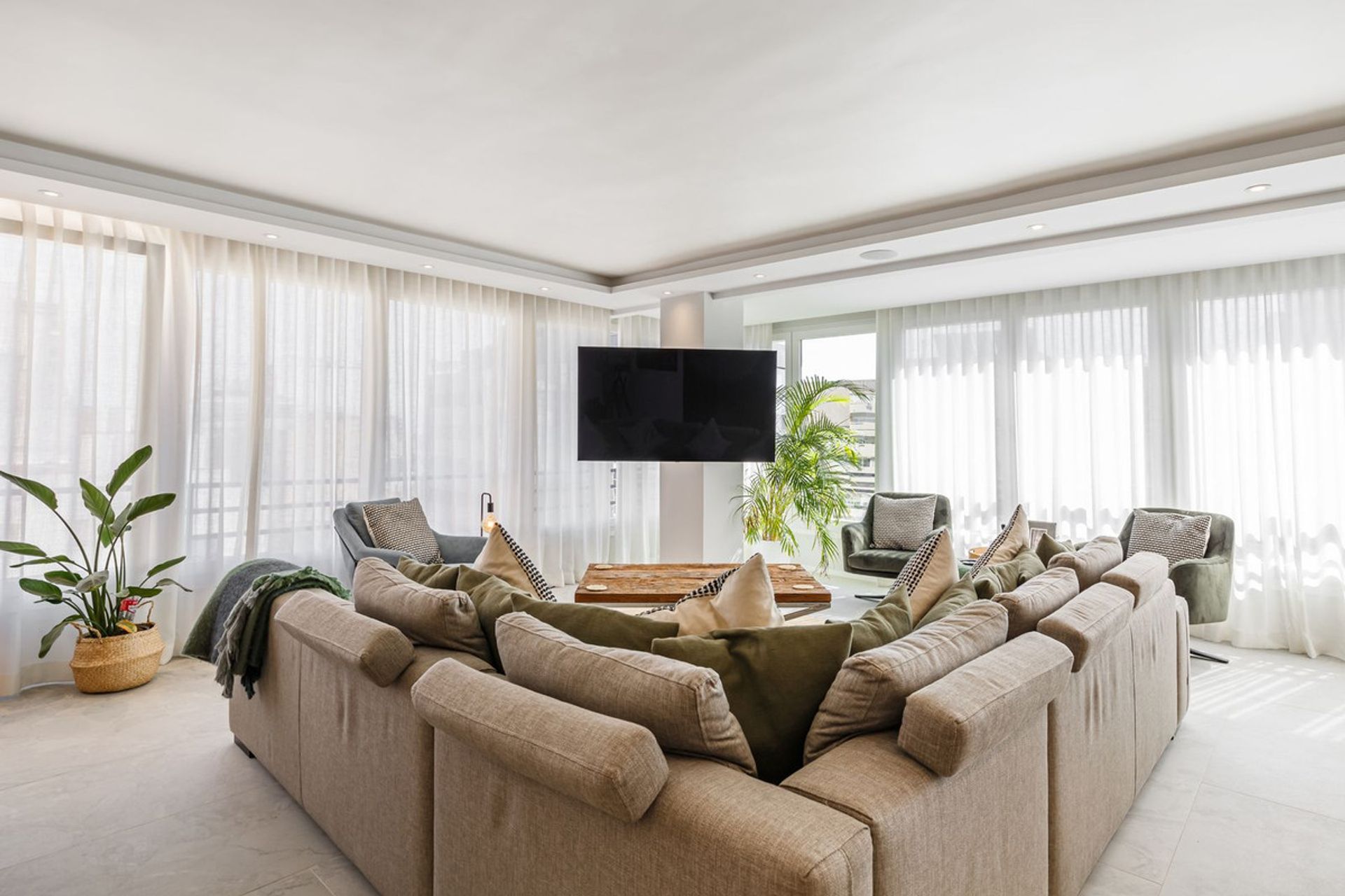 Condominium in Marbella, Andalusia 12152711