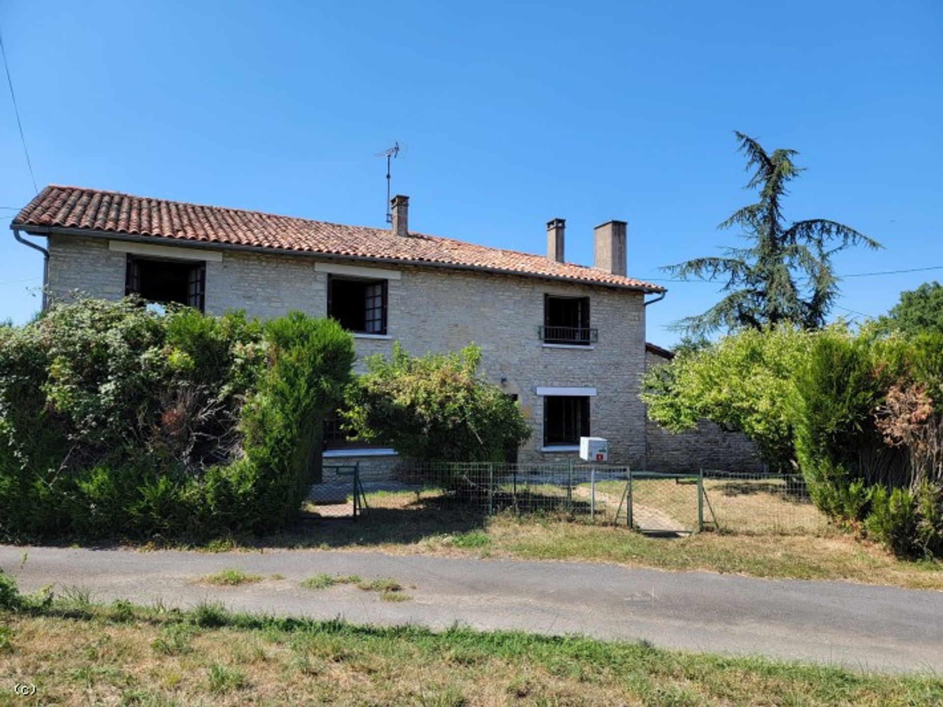 Hus i Charroux, Nouvelle-Aquitaine 12153166