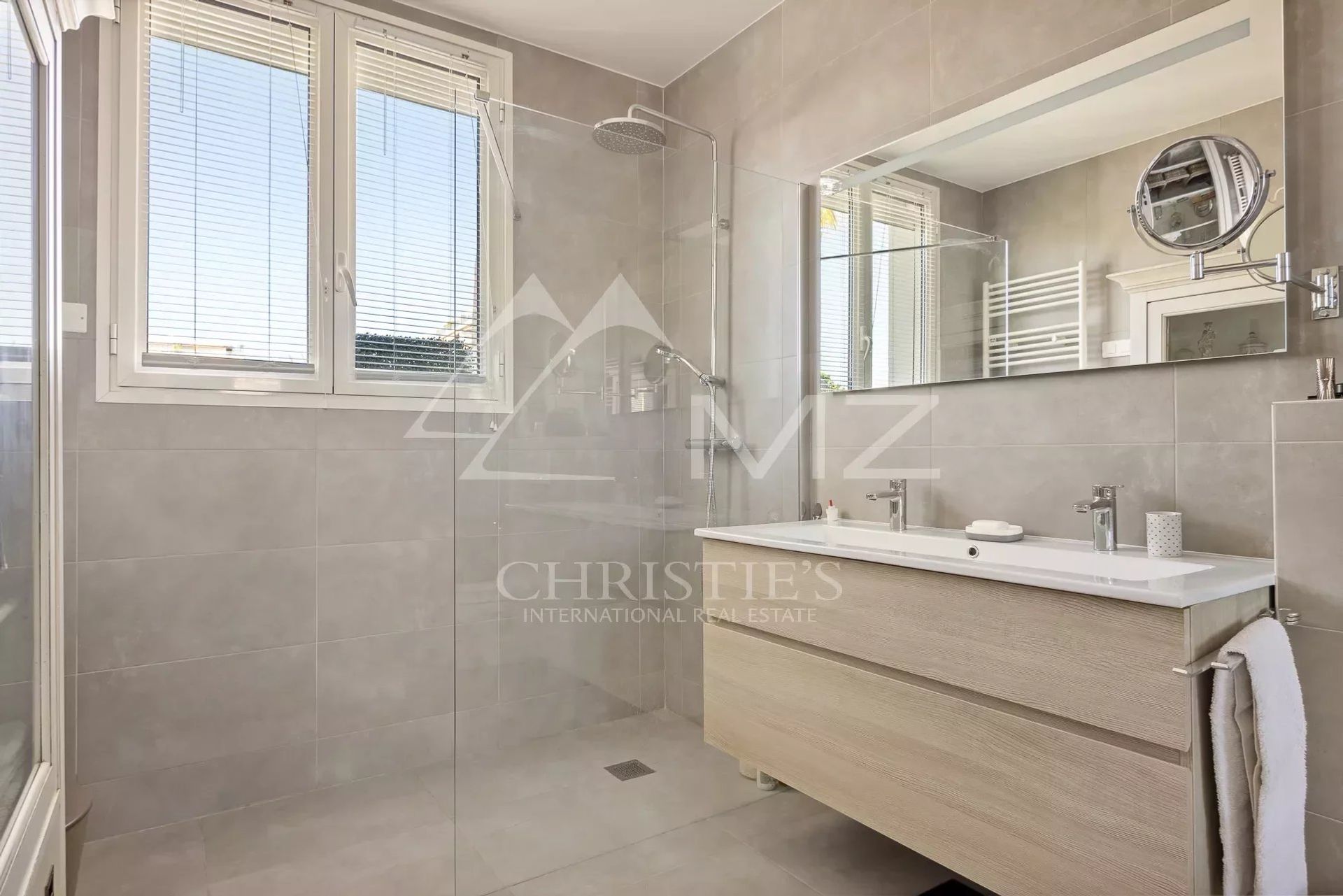 Condominium in Cannes, Alpes-Maritimes 12153519