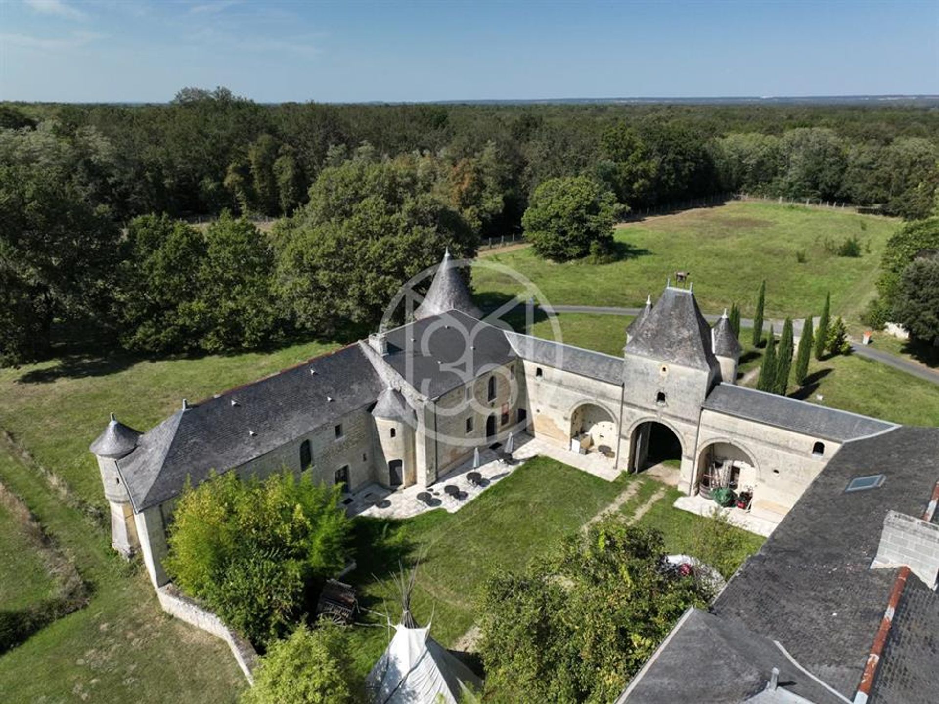 жилой дом в Chinon, Centre-Val de Loire 12153566