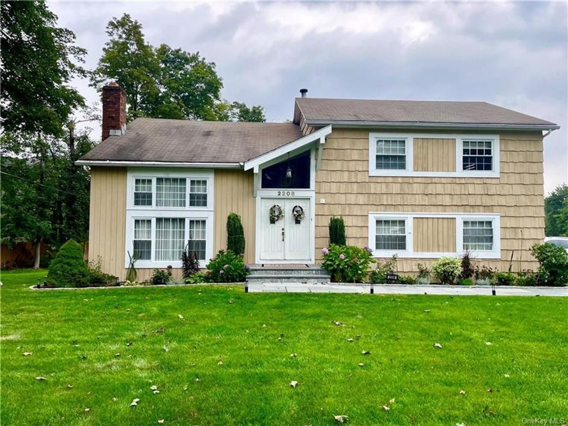 House in Yorktown Heights, New York 12153835