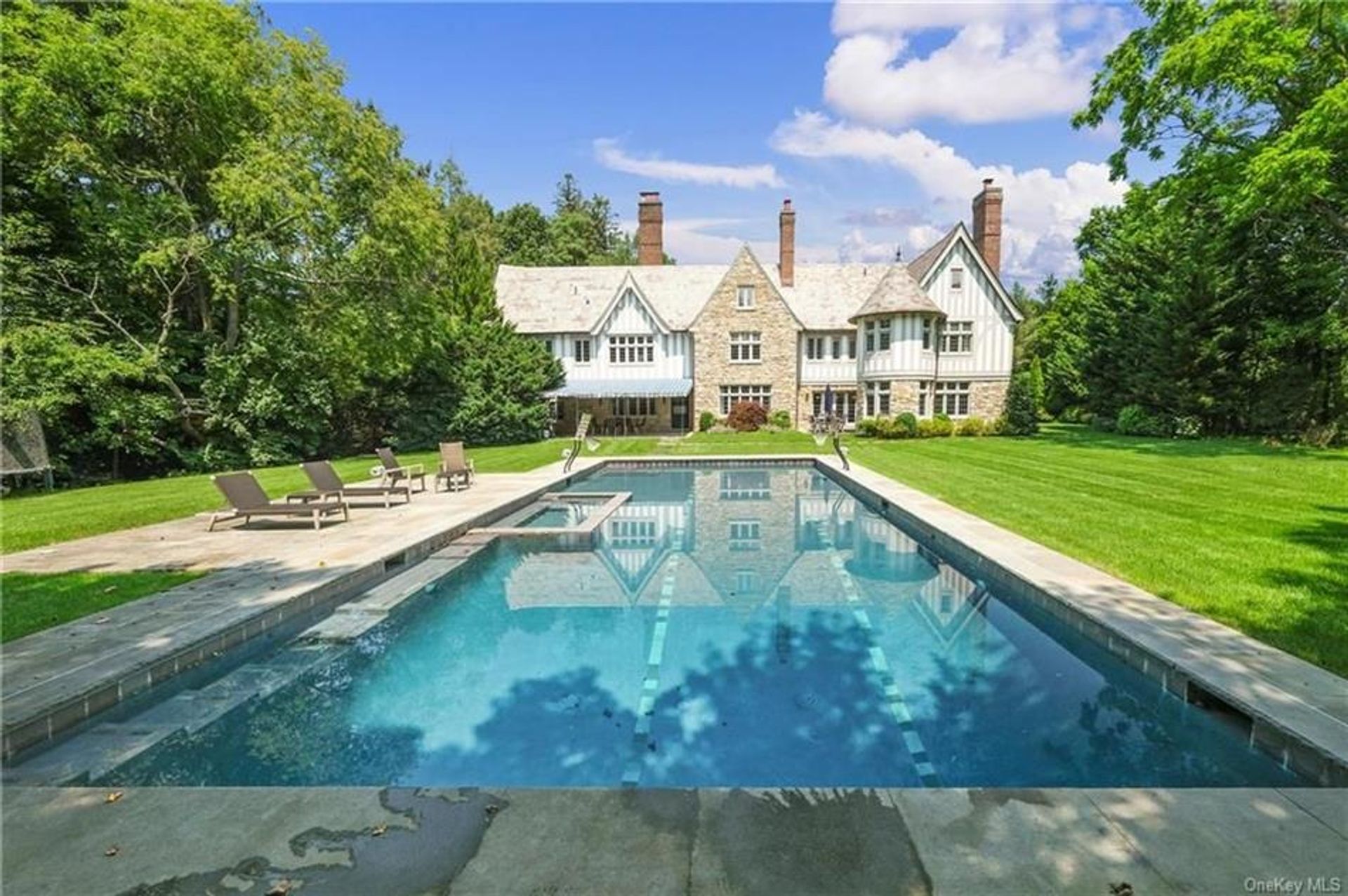 House in Scarsdale, New York 12153885