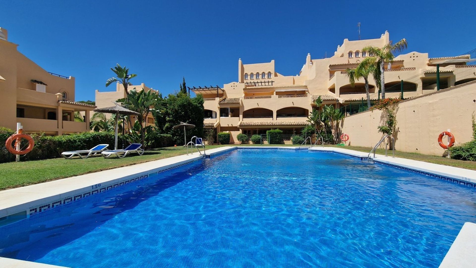 Condominium in Marbella, Andalusia 12156037