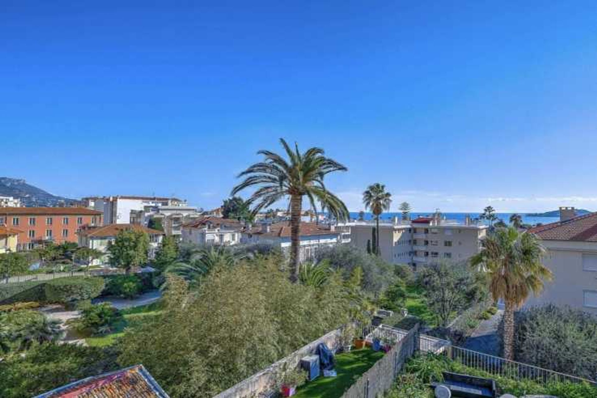 Osakehuoneisto sisään Beaulieu-sur-Mer, Provence-Alpes-Cote d'Azur 12156473