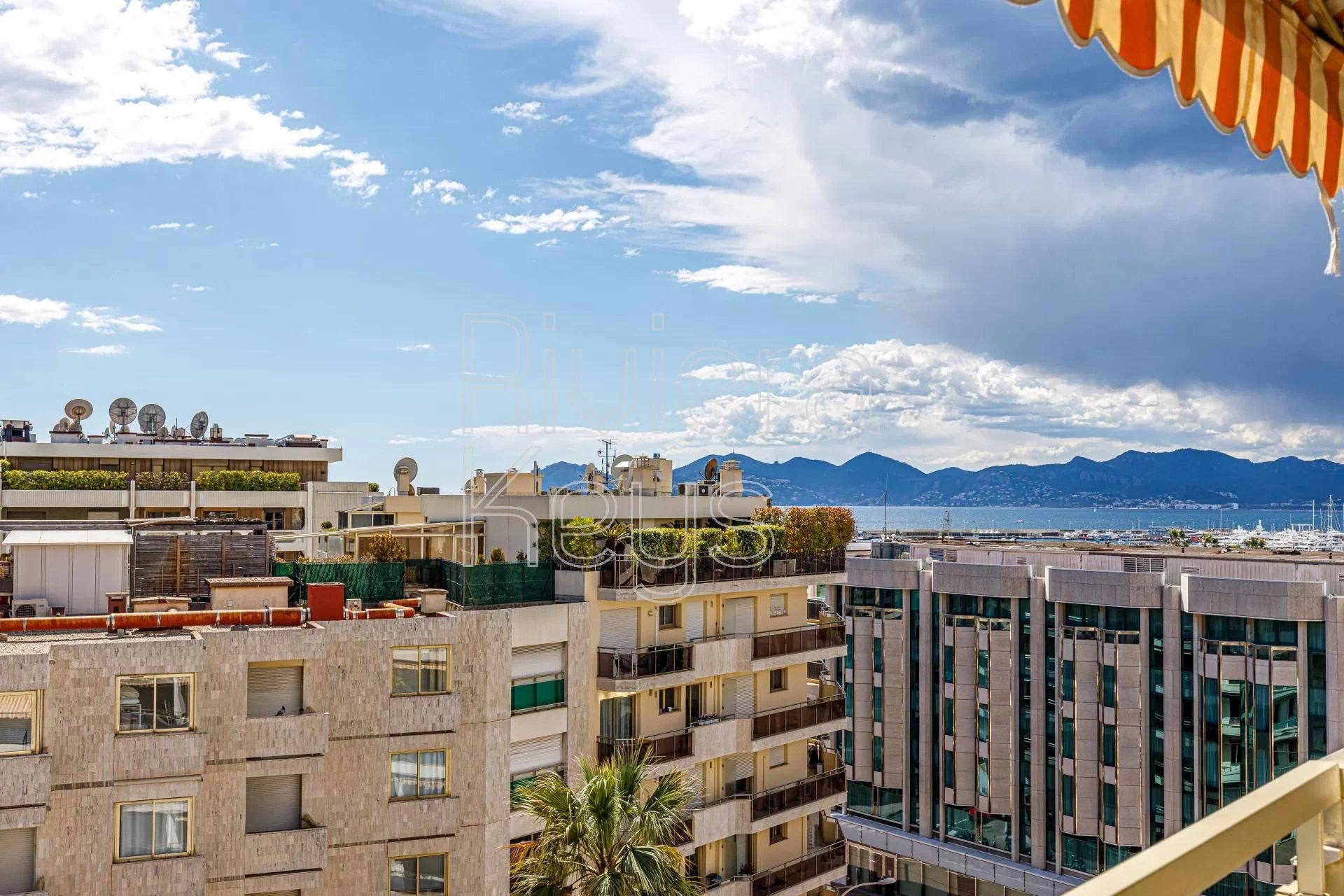 住宅 在 Cannes, Alpes-Maritimes 12157047