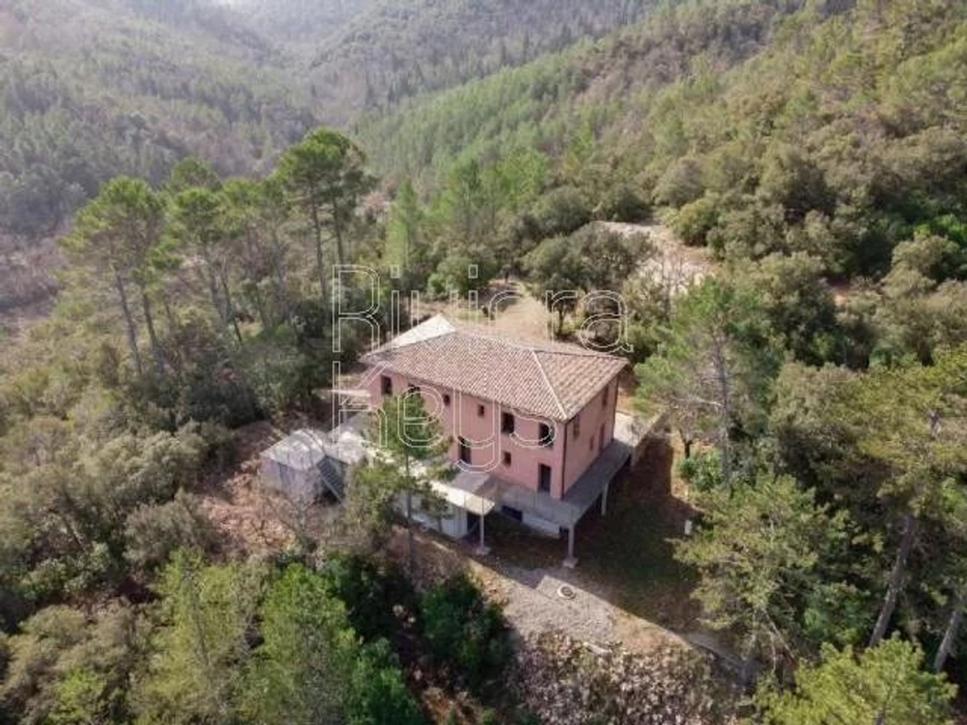 بيت في Chateauvert, Provence-Alpes-Cote d'Azur 12157052