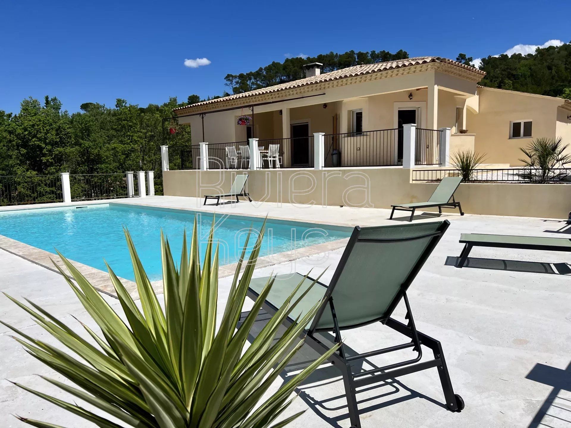 rumah dalam Chateauvert, Provence-Alpes-Cote d'Azur 12157092