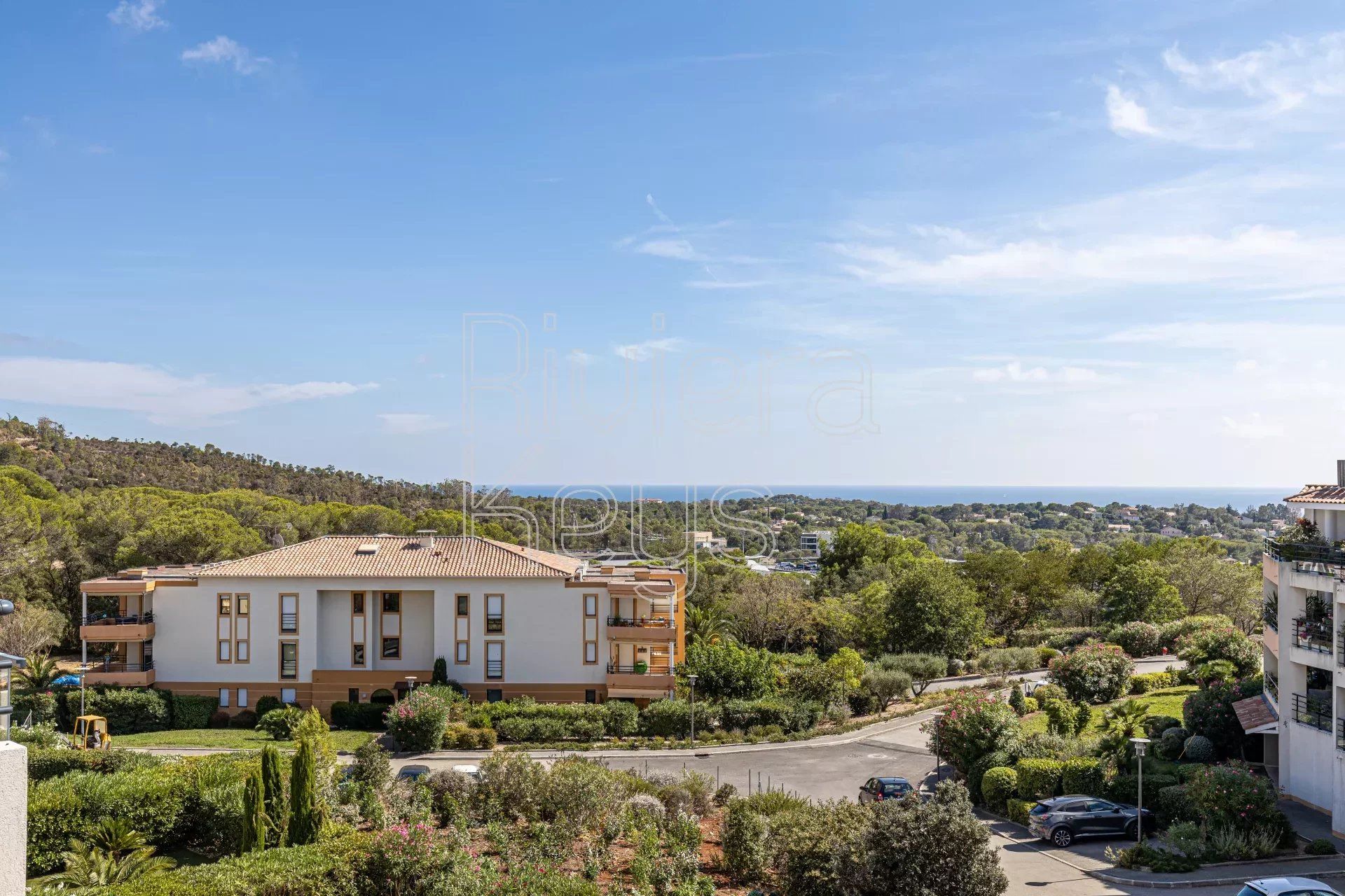 Condominio en Saint-Raphael, Provence-Alpes-Cote d'Azur 12157097