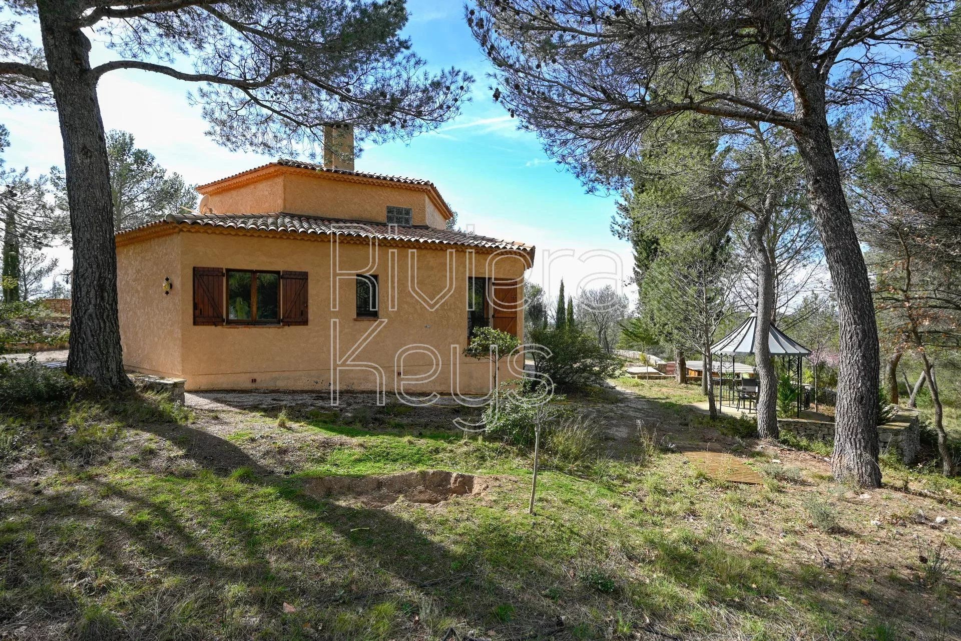 Hus i Les Gervais, Provence-Alpes-Cote d'Azur 12157102