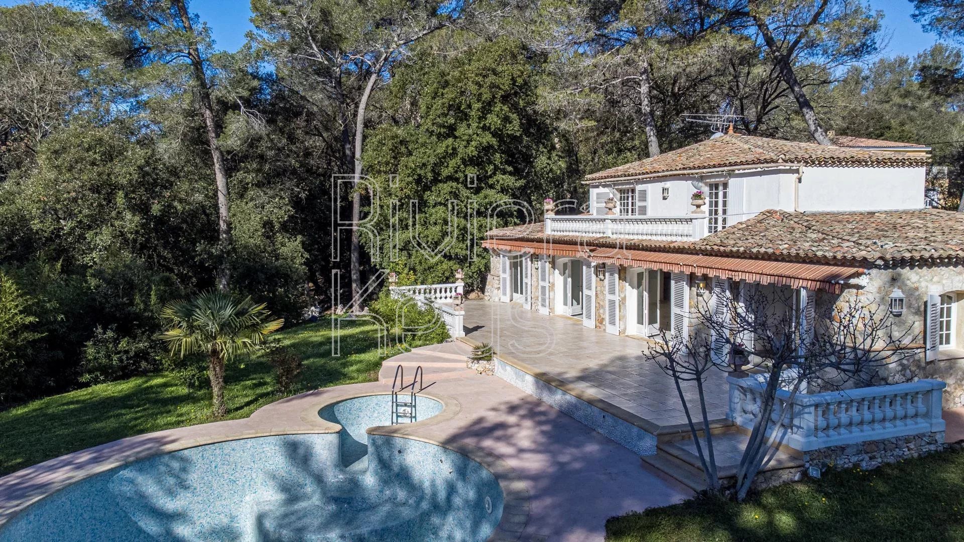 casa en Les Maillans, Provenza-Alpes-Costa Azul 12157170