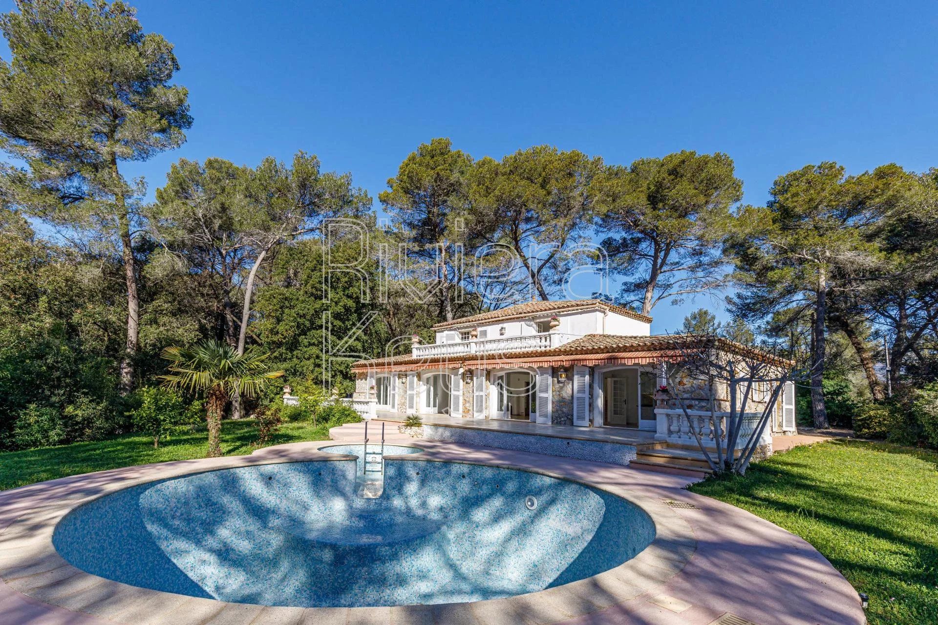 casa en Roquefort-les-Pins, Alpes-Maritimes 12157170