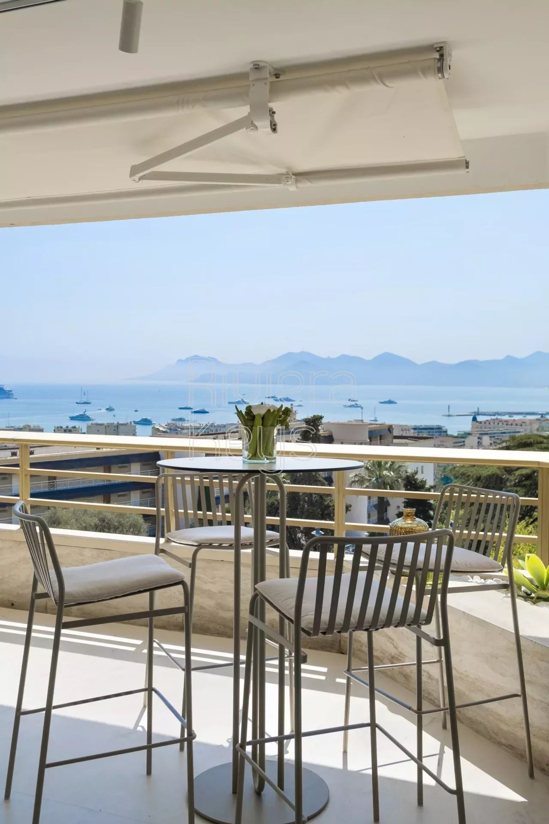 Condominium in Cannes, Provence-Alpes-Côte d'Azur 12157174