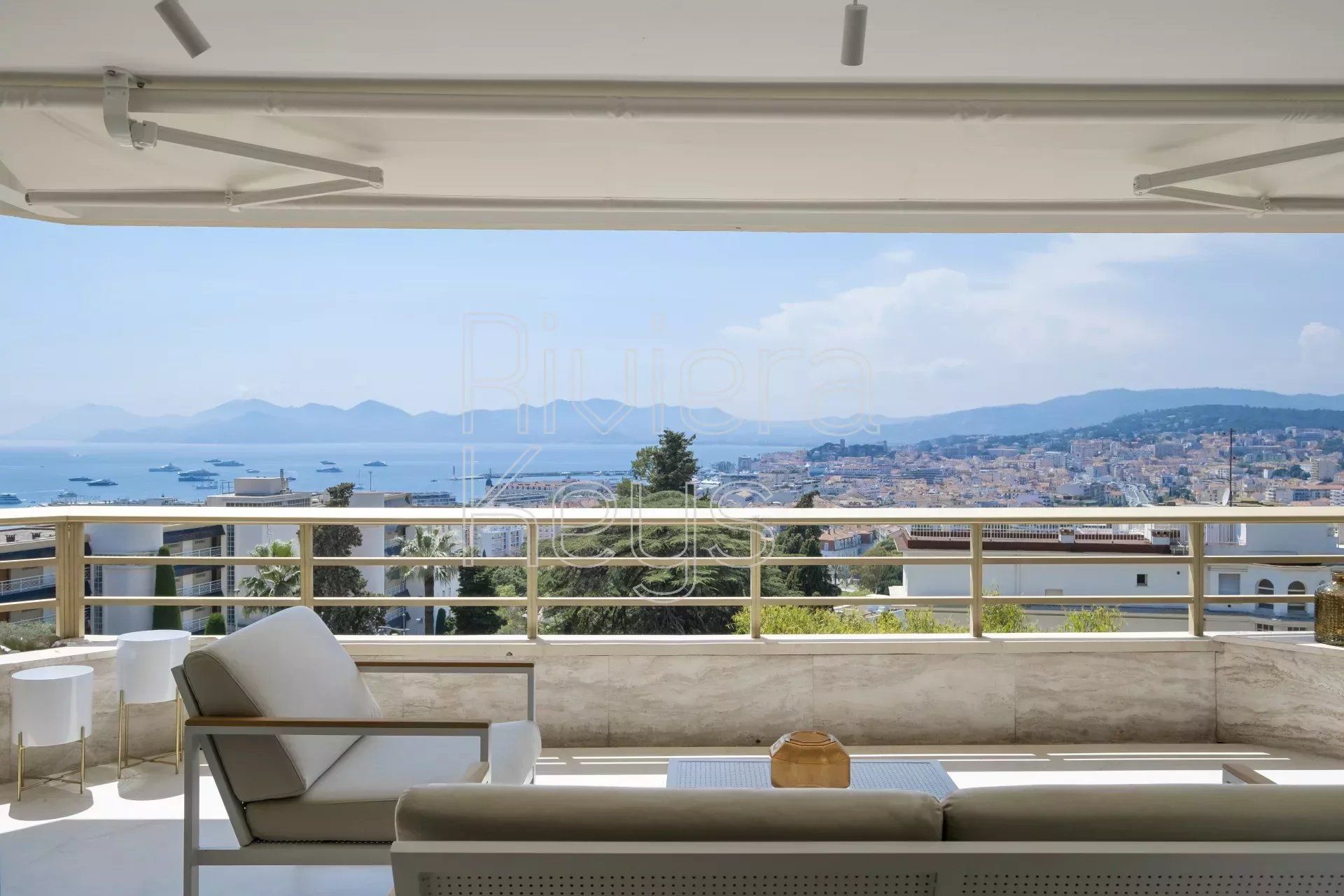 Condominium in Cannes, Provence-Alpes-Côte d'Azur 12157174